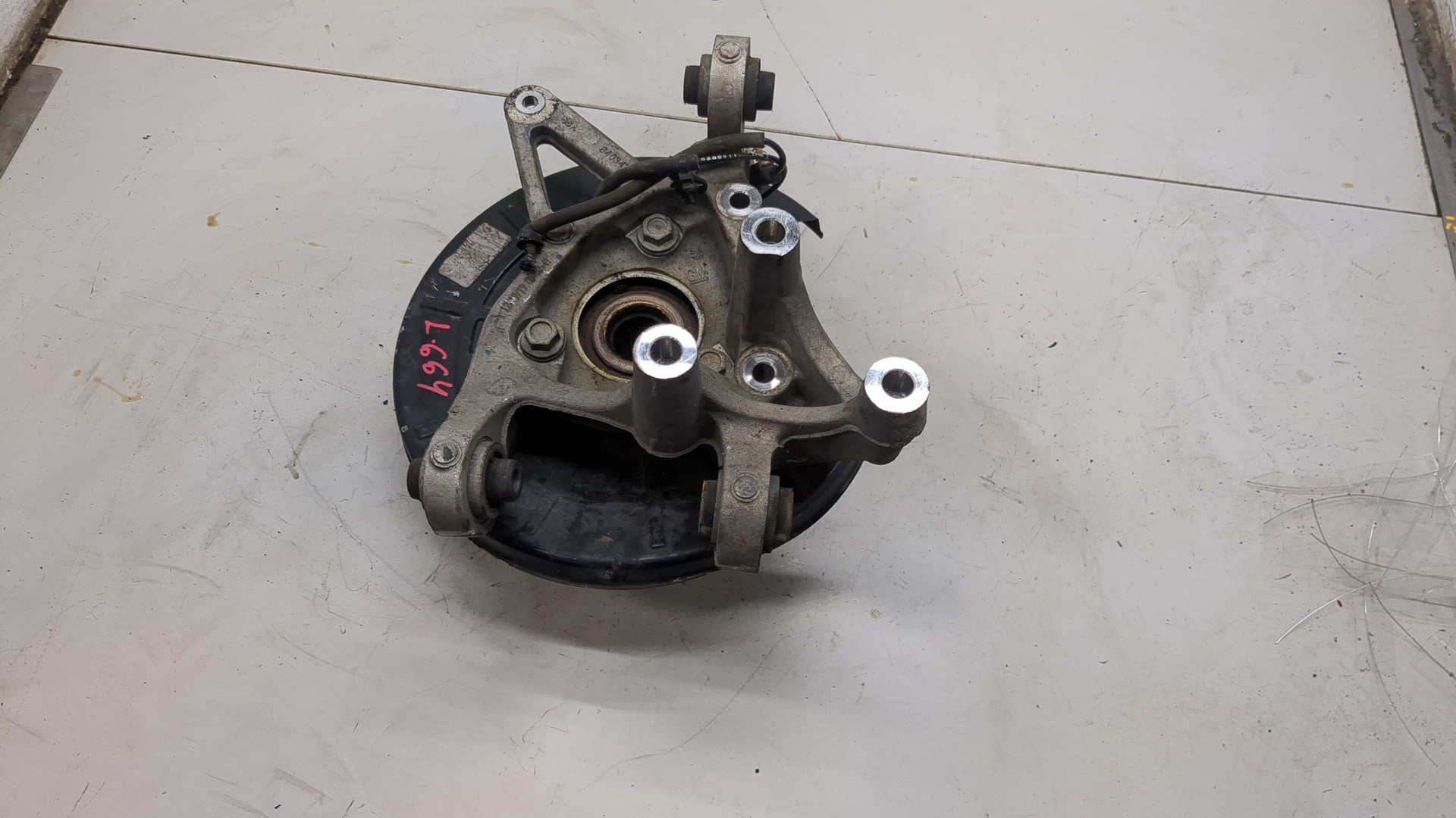 Кулак поворотный задний левый