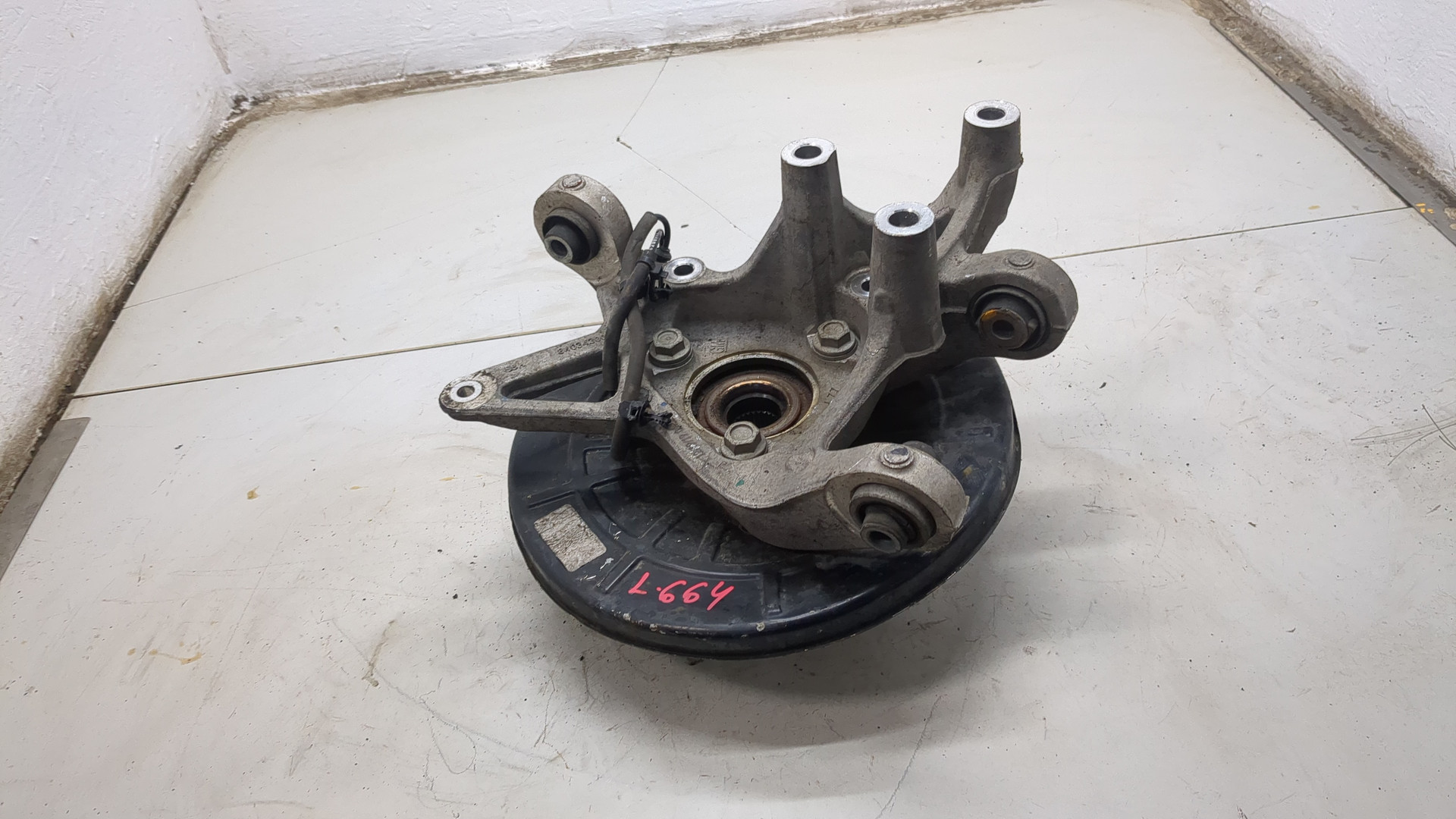 Кулак поворотный задний левый