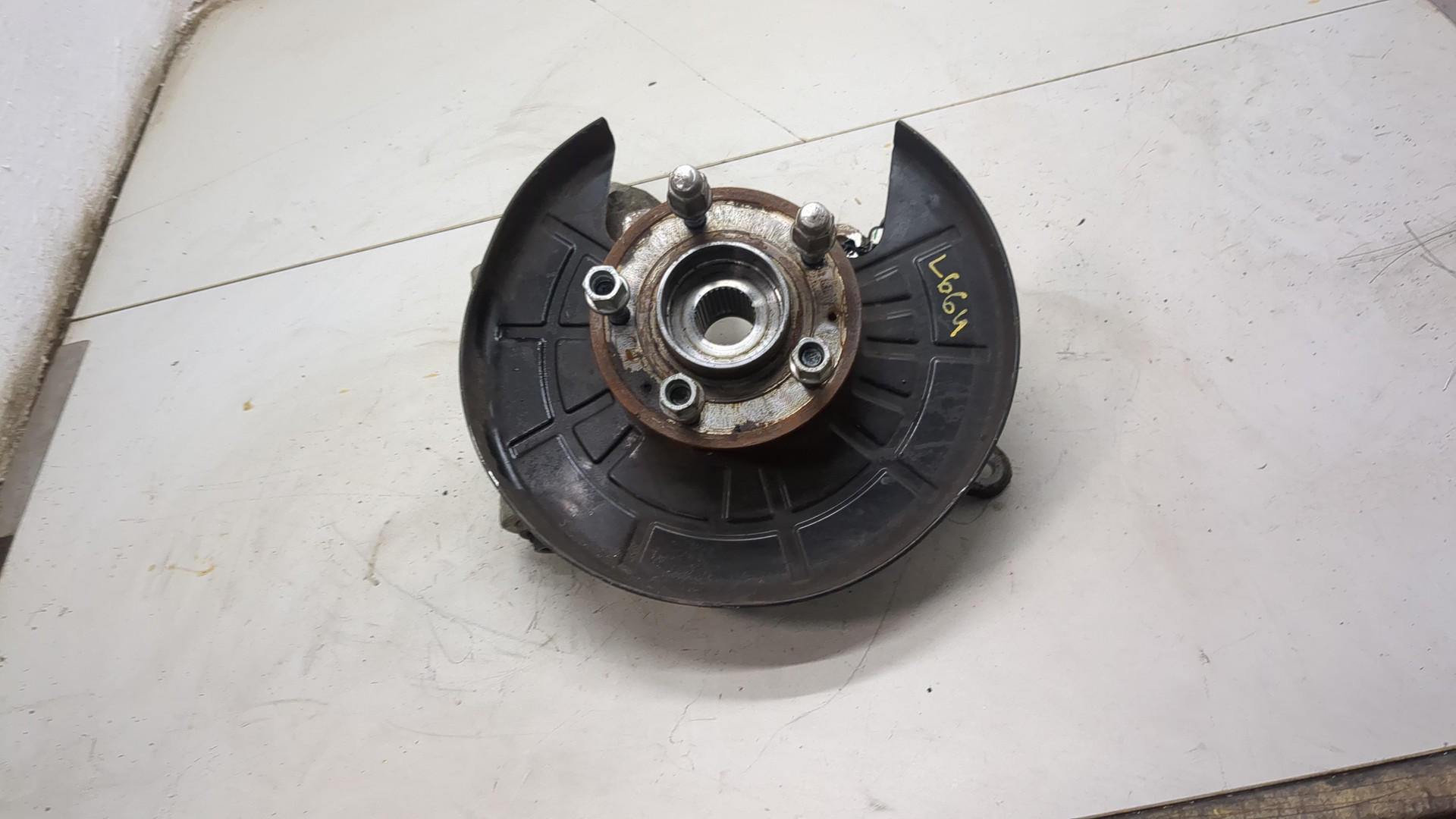 Кулак поворотный задний левый