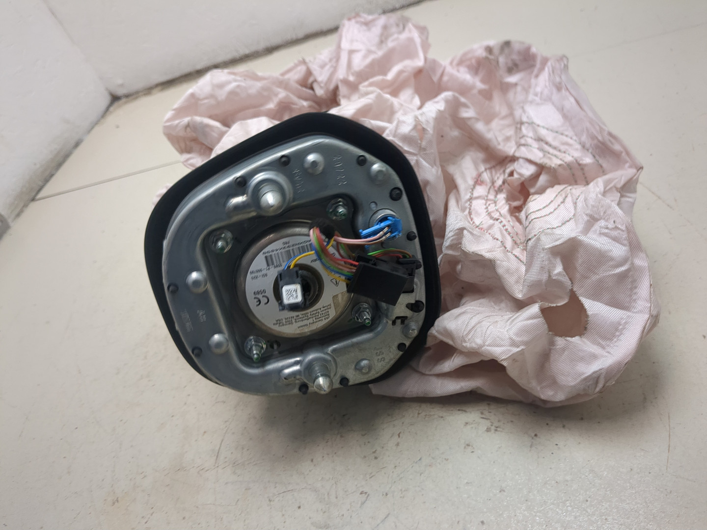 Подушка безопасности в рулевое колесо