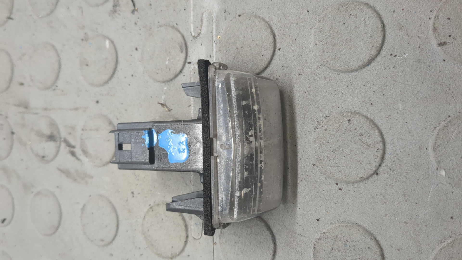 Фонарь подсветки номера