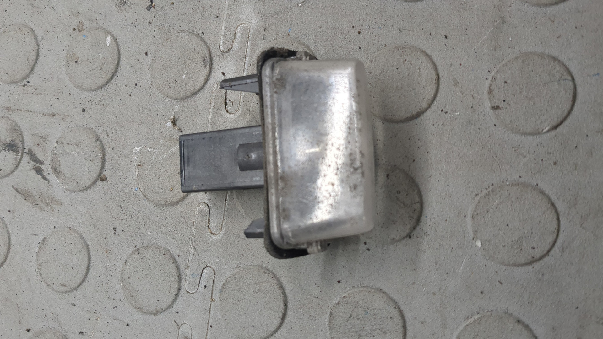 Фонарь подсветки номера