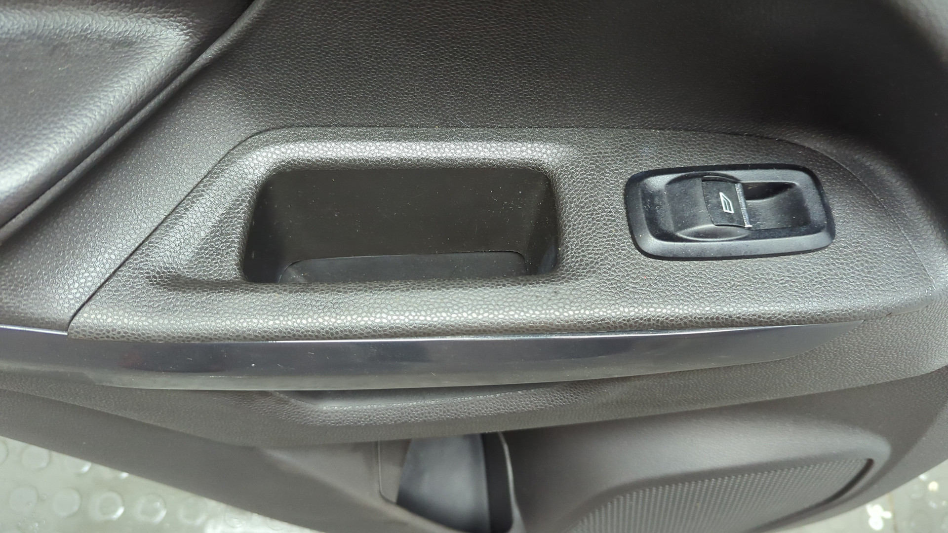 Дверь задняя левая