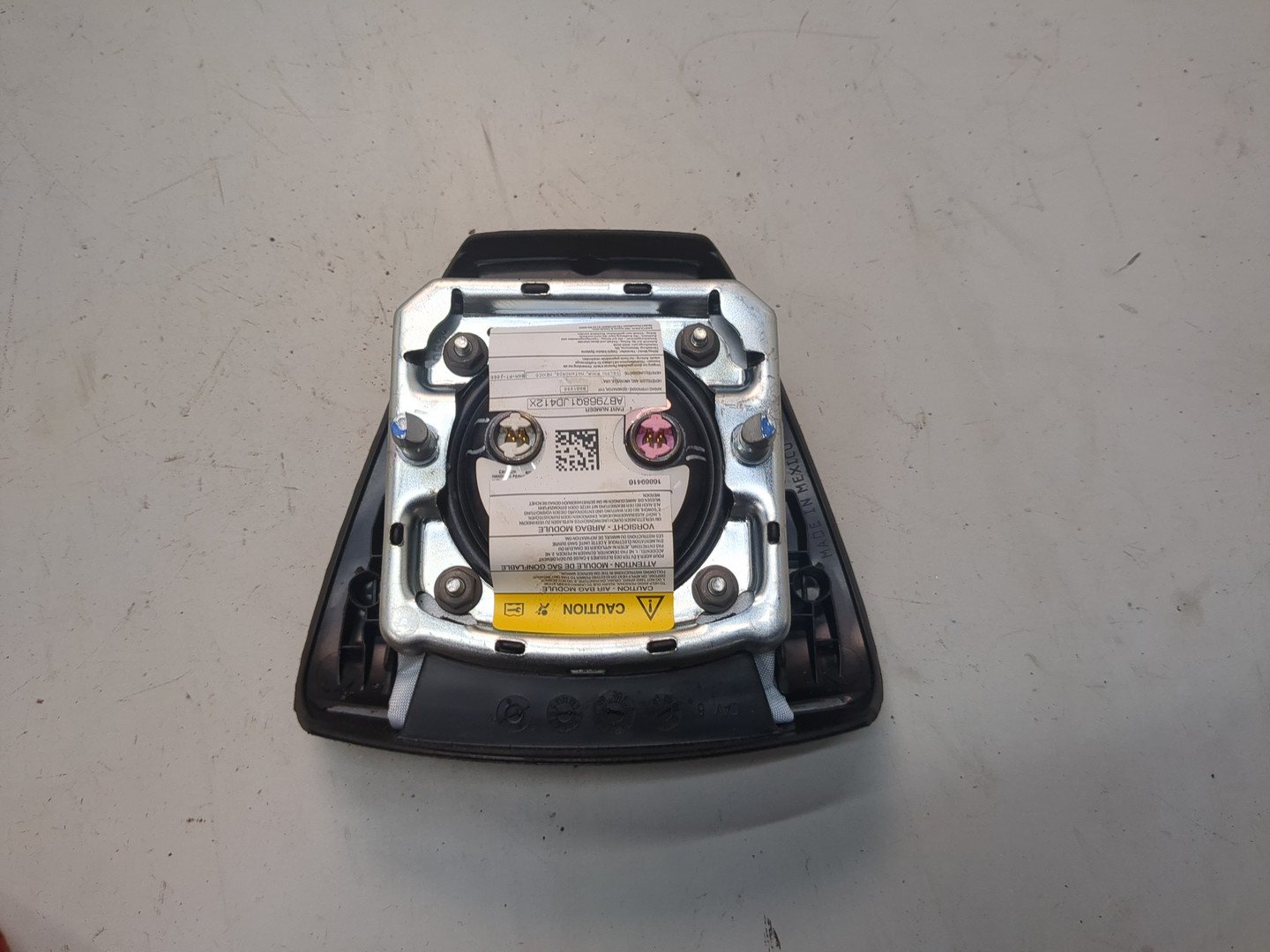 Подушка безопасности в рулевое колесо