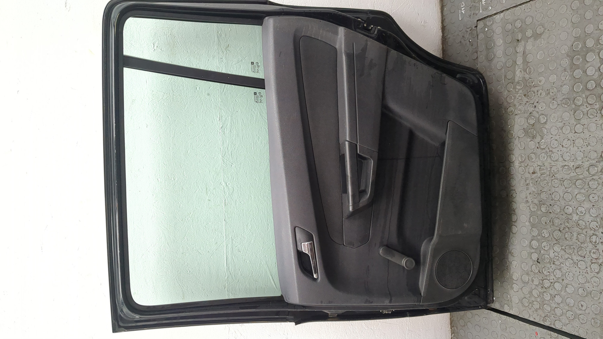 Дверь задняя правая