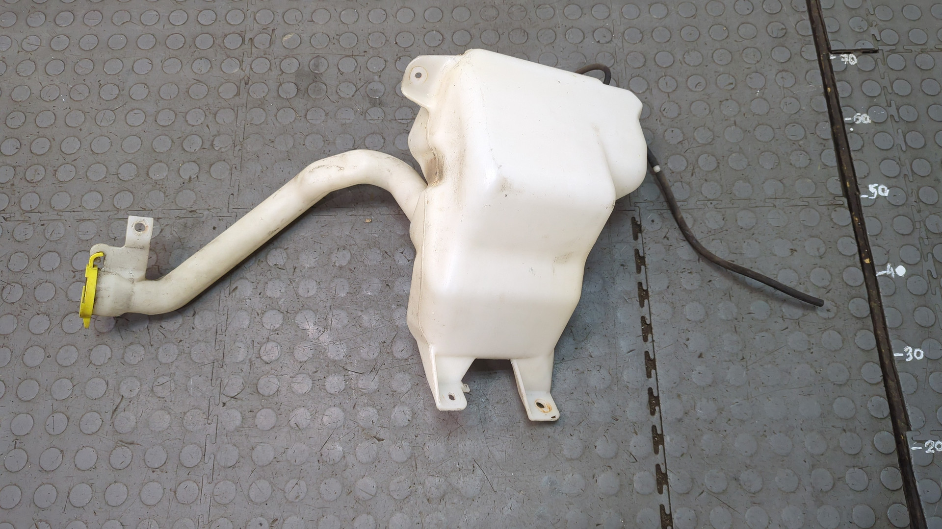 Бачок омывателя лобового стекла