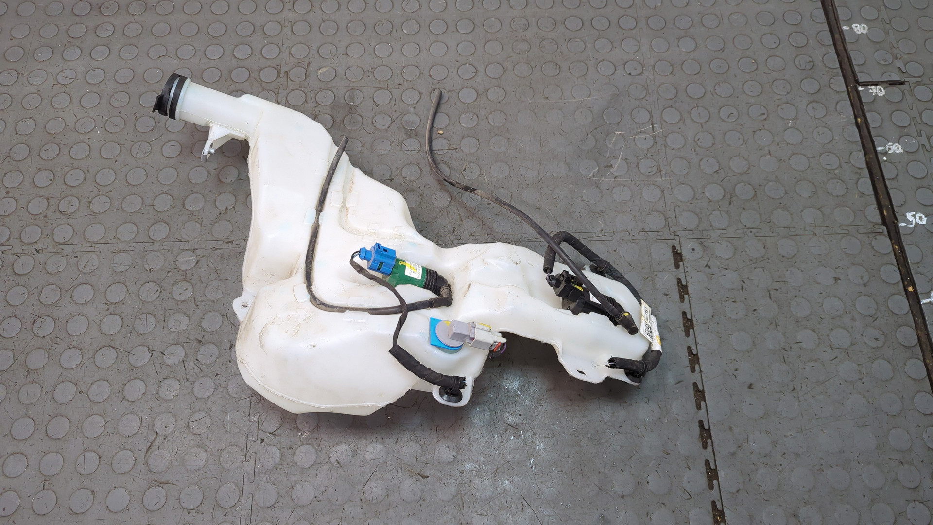 Бачок омывателя лобового стекла