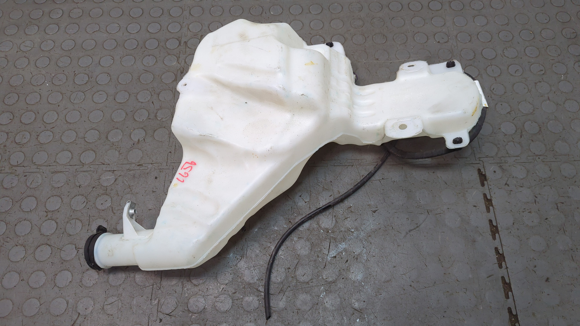 Бачок омывателя лобового стекла