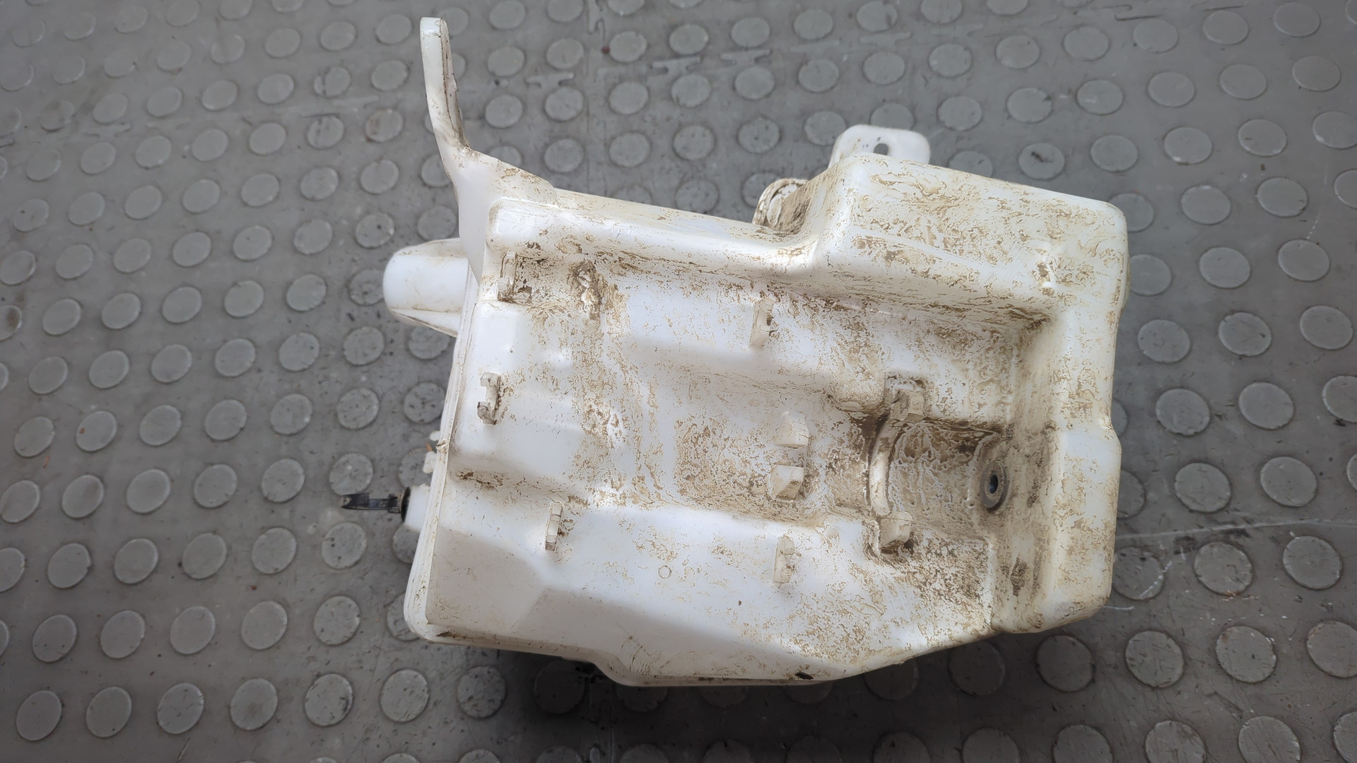 Бачок омывателя лобового стекла