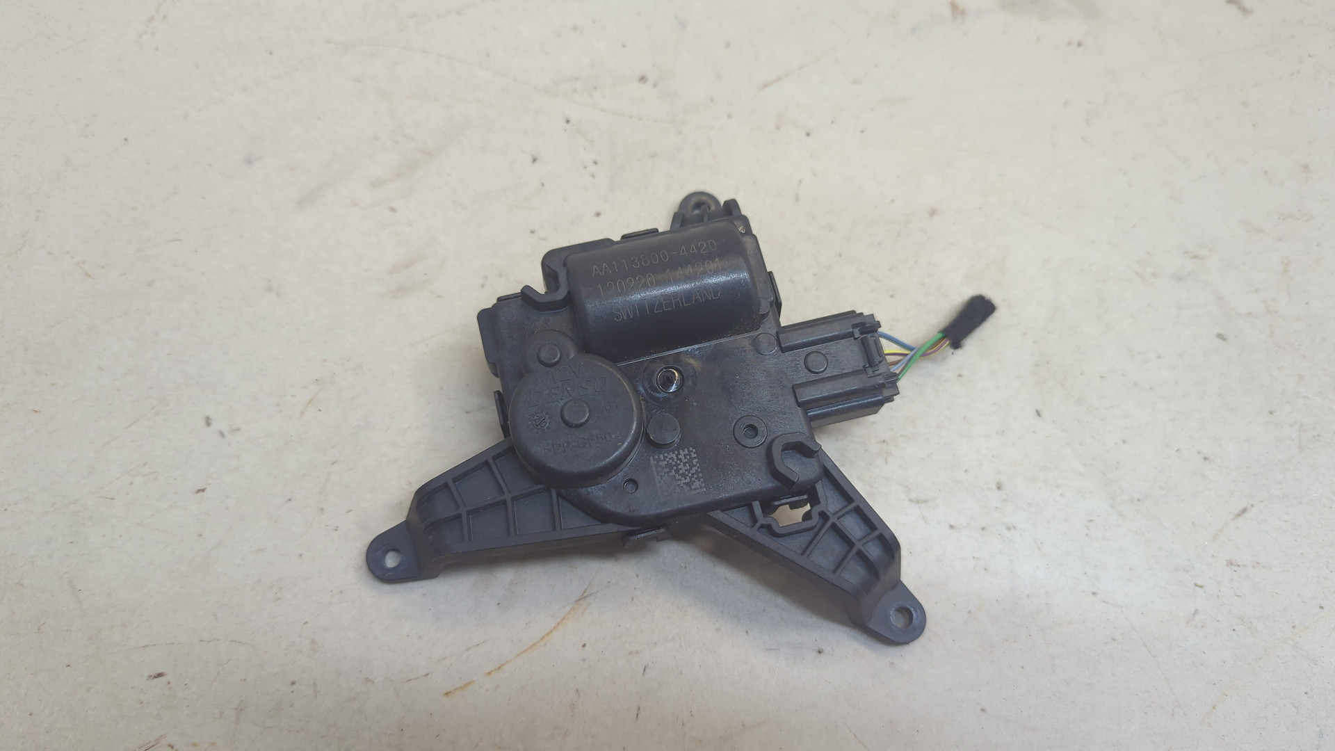 Моторчик заслонки печки