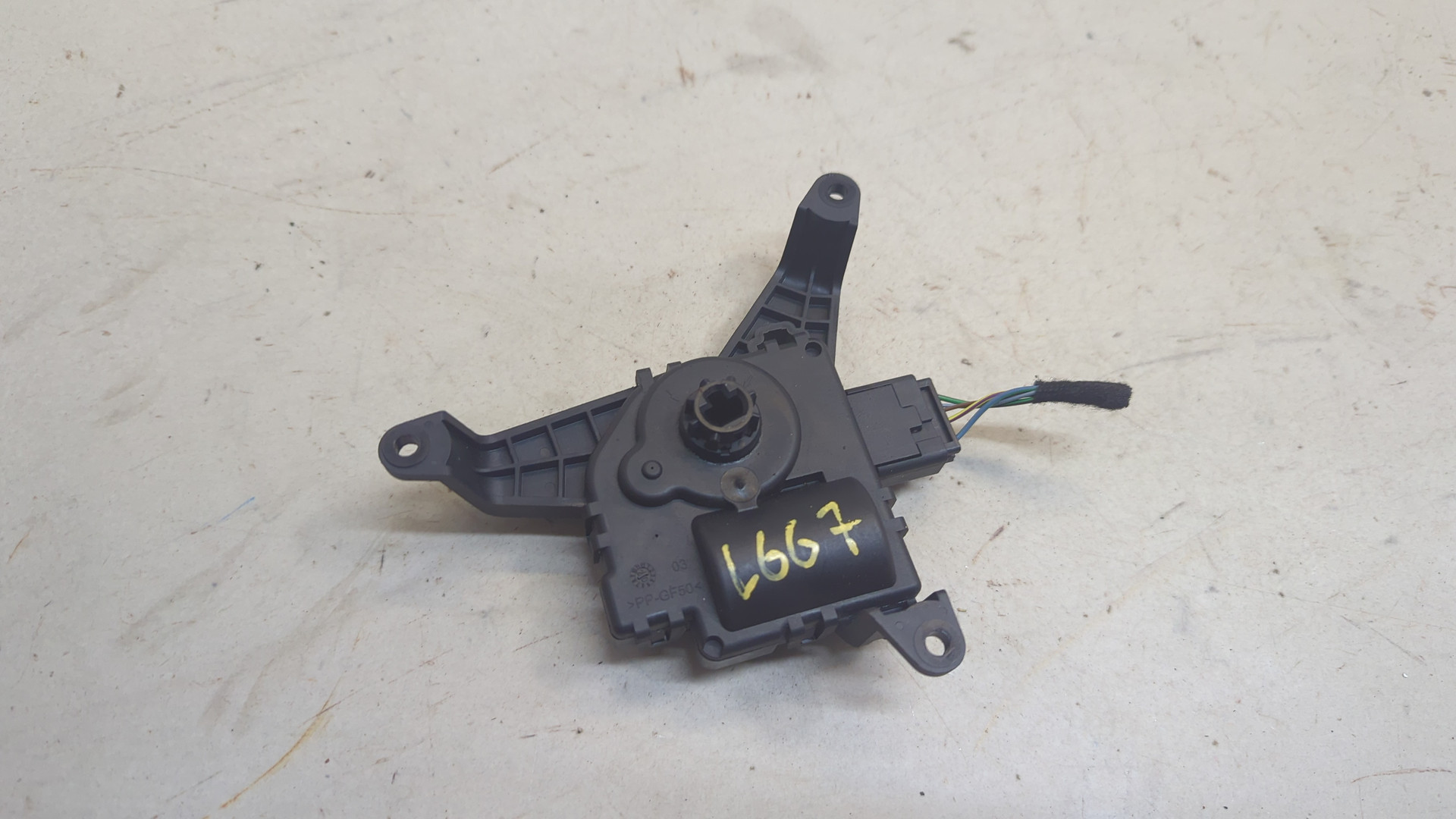 Моторчик заслонки печки