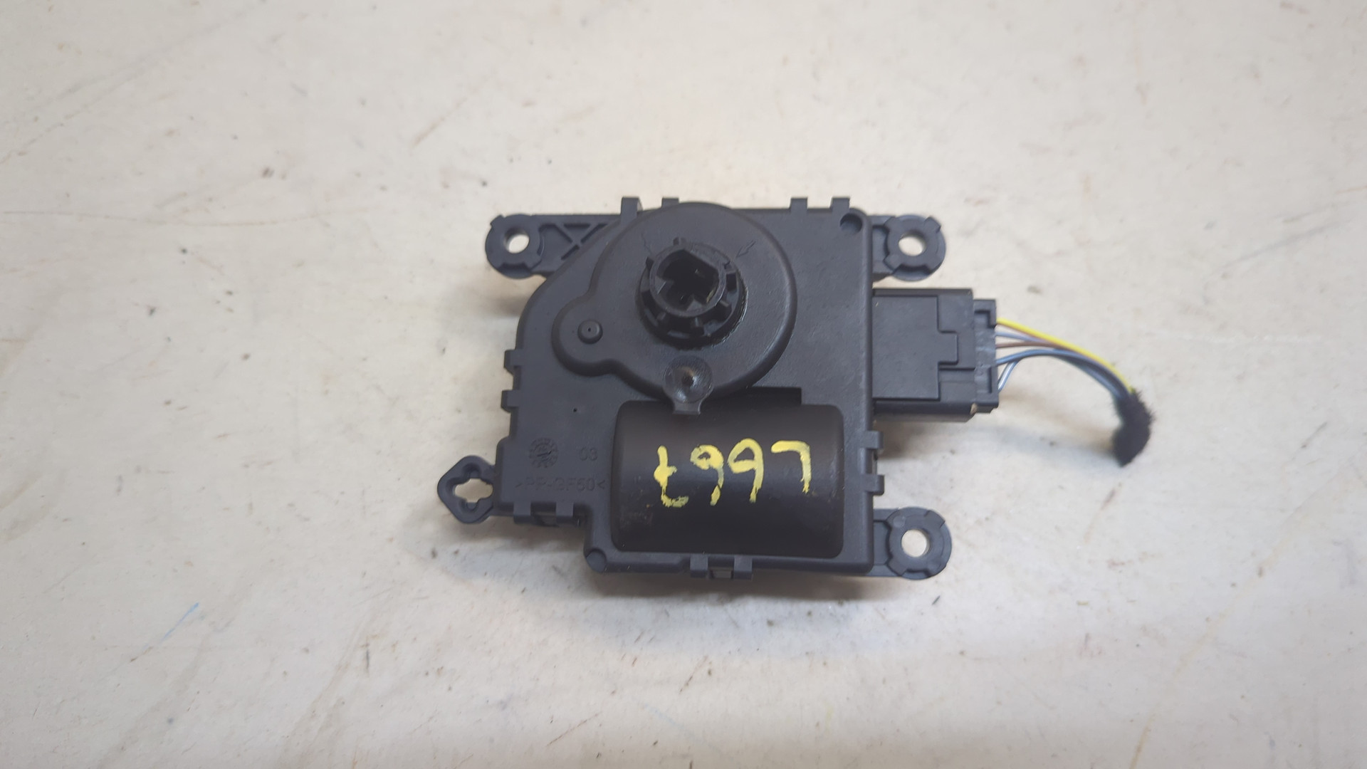 Моторчик заслонки печки