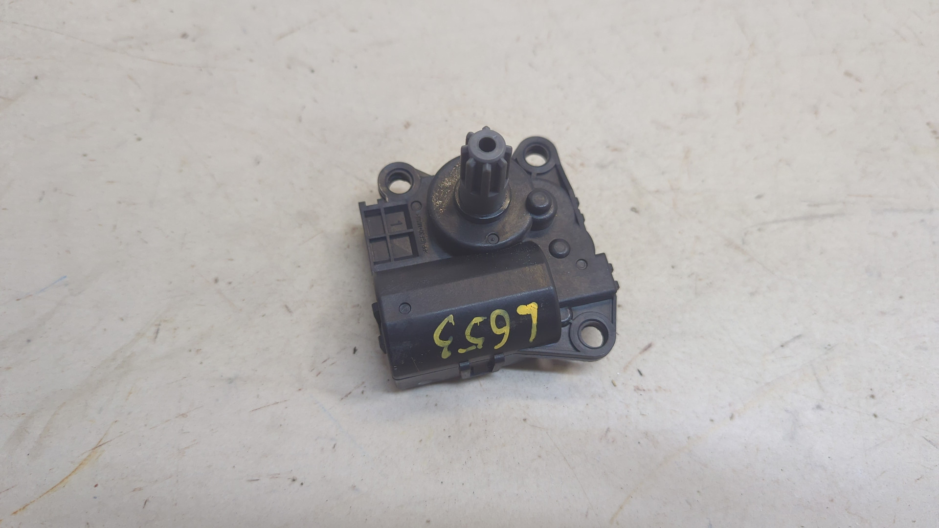 Моторчик заслонки печки