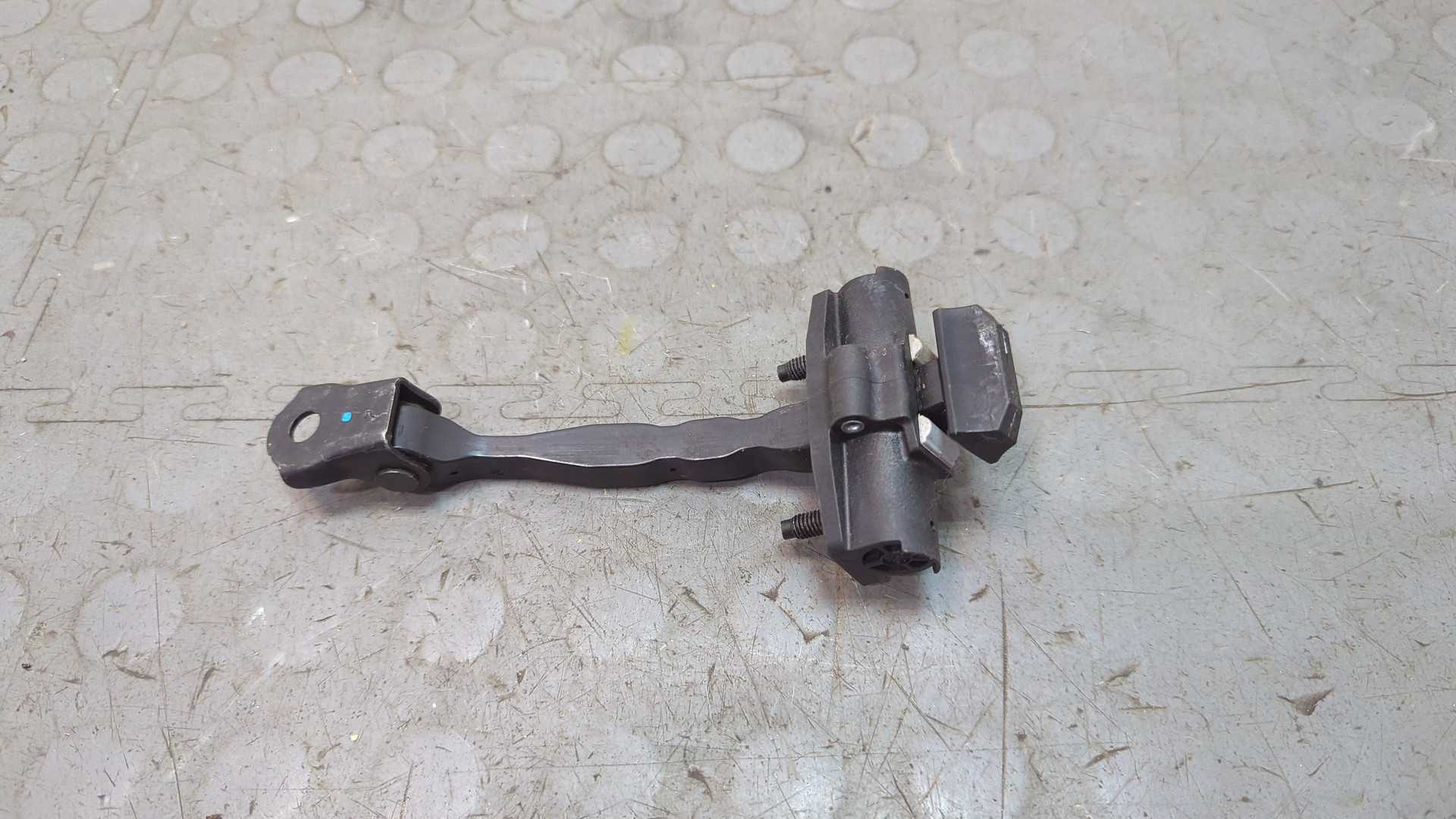 Ограничитель двери