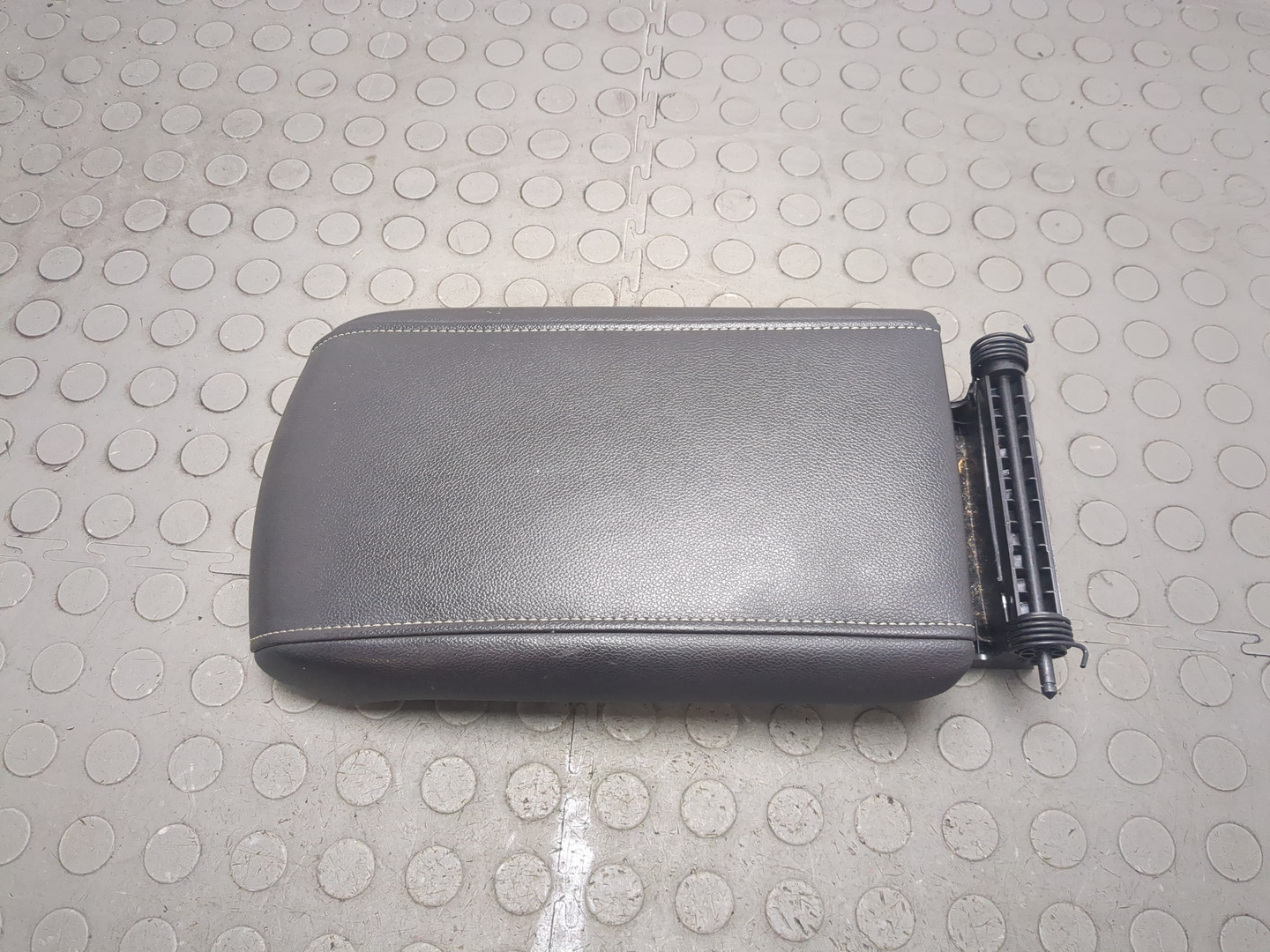 Подлокотник