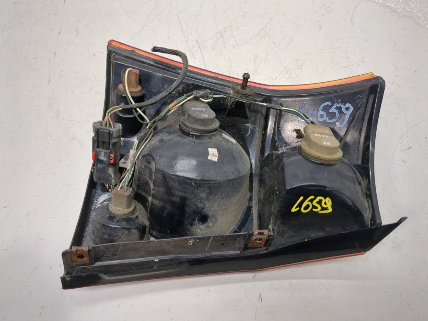 Фонарь задний правый