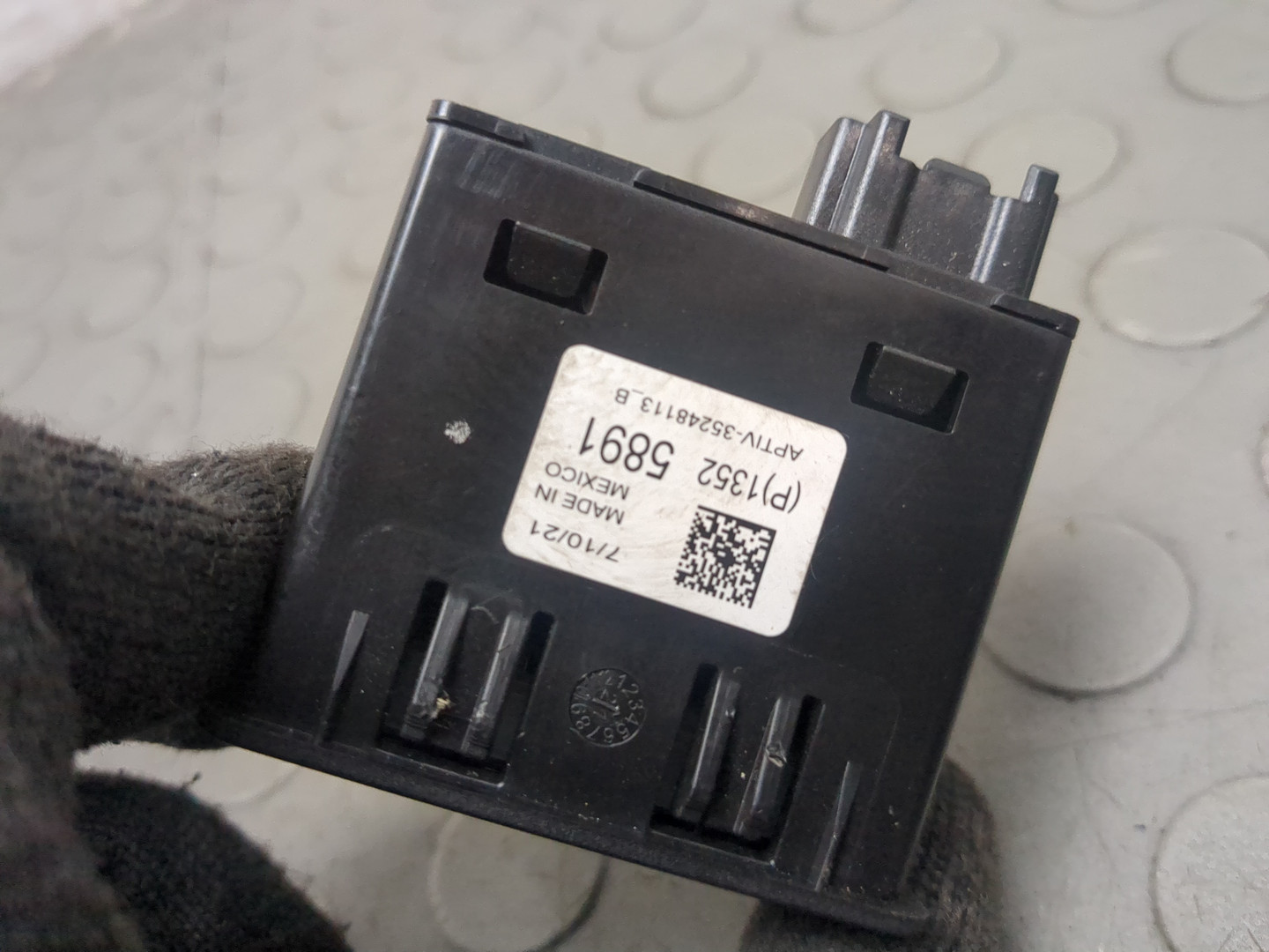 Гнездо AUX / USB IN