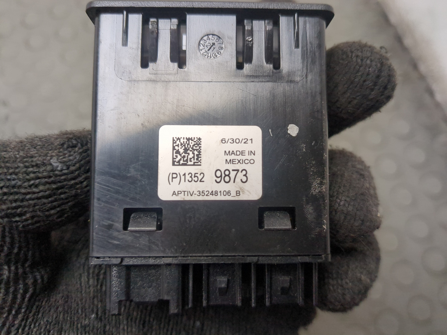 Гнездо AUX / USB IN