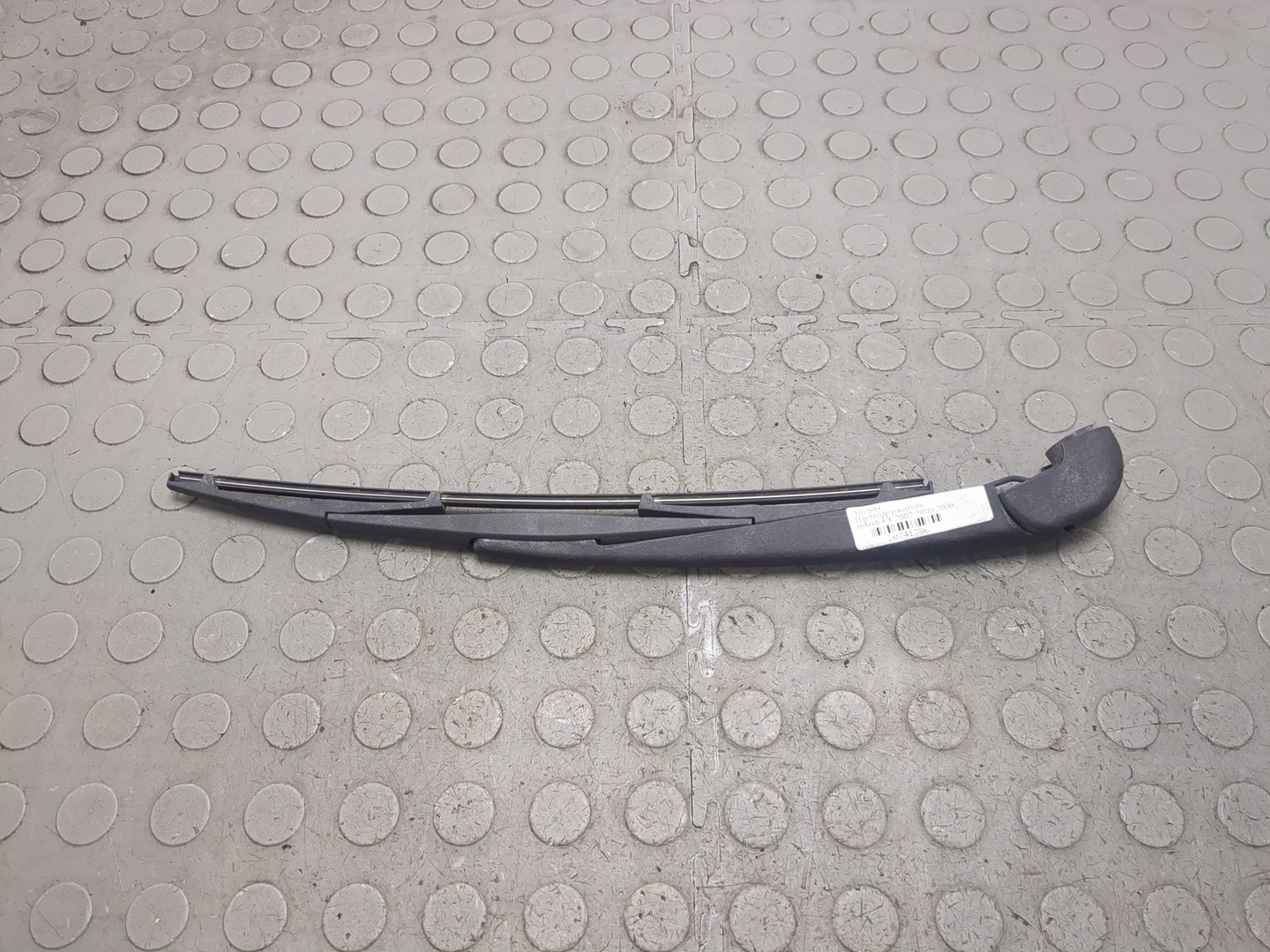 Поводок стеклоочистителя заднего