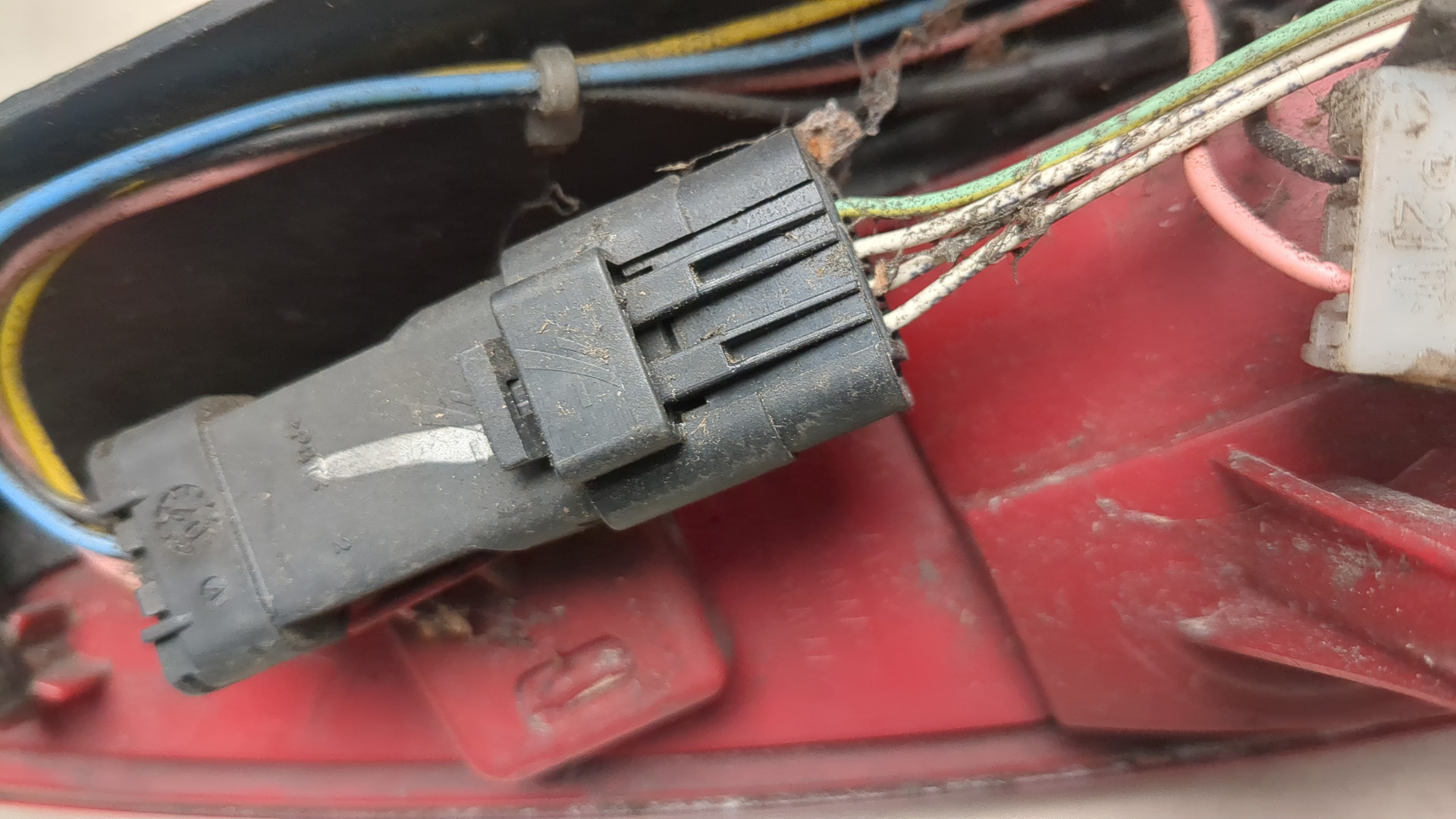 Фонарь задний левый