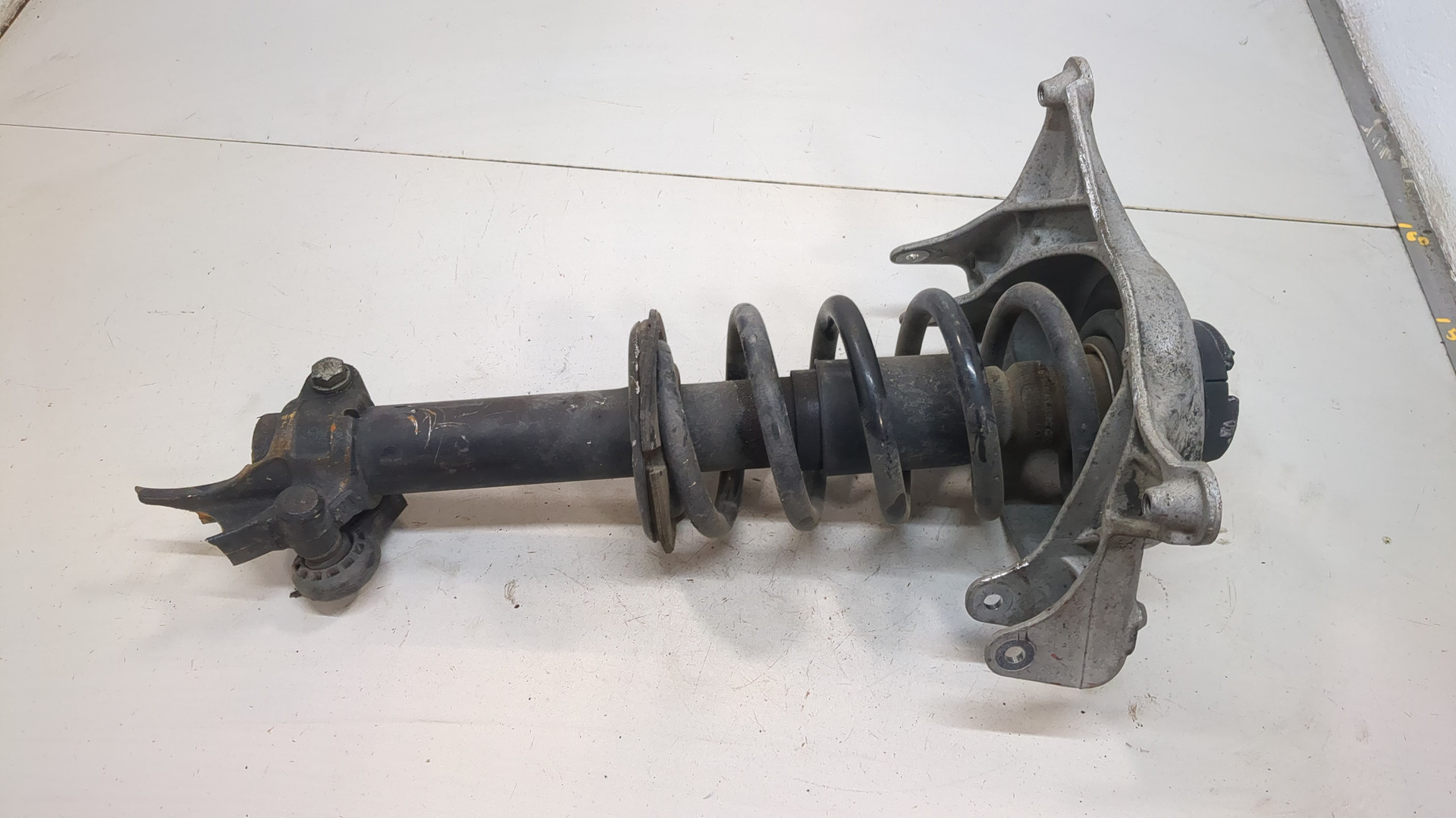 Амортизатор передний правый