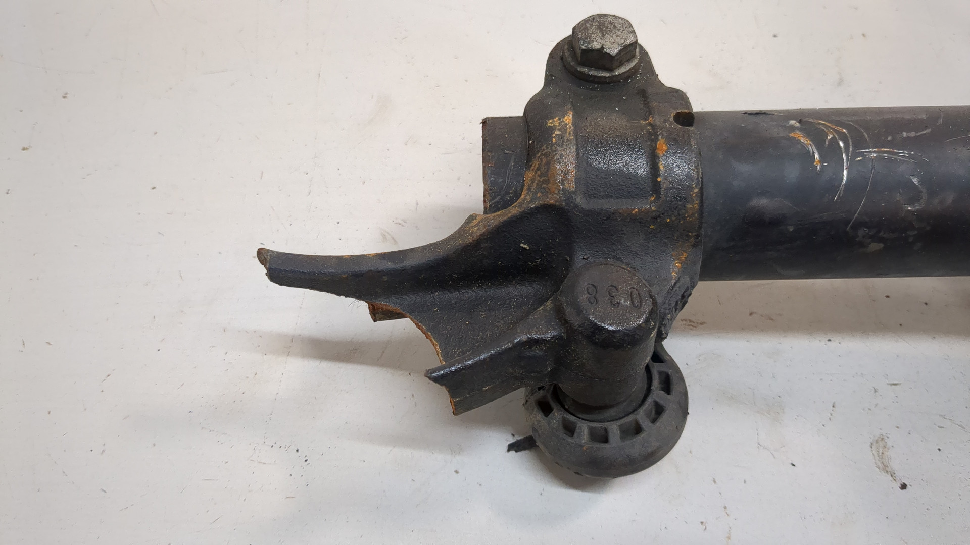 Амортизатор передний правый