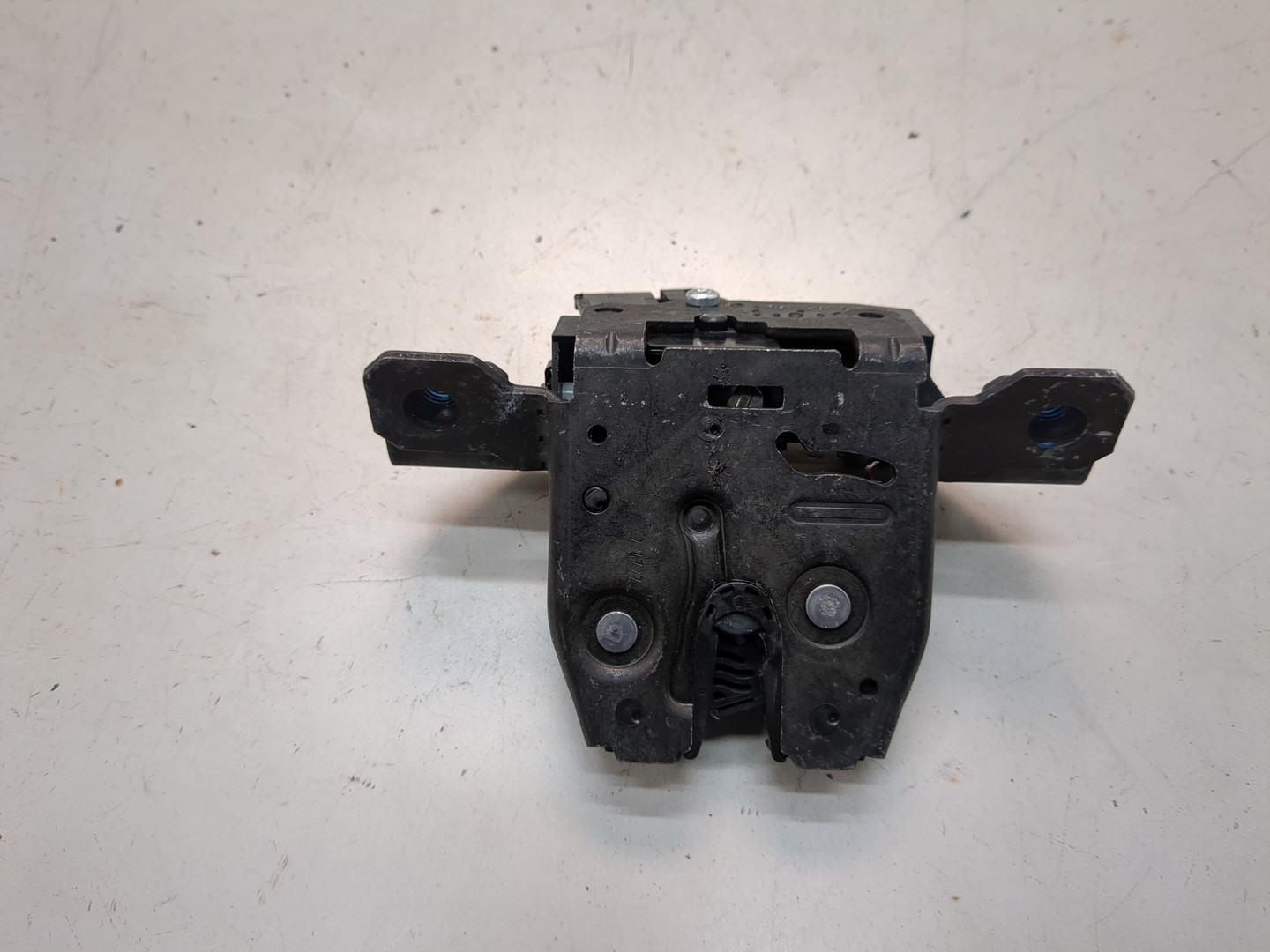 Замок багажника