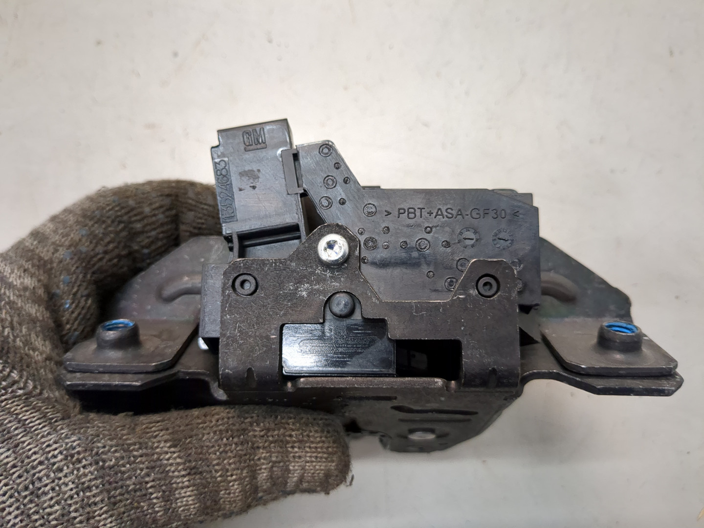 Замок багажника