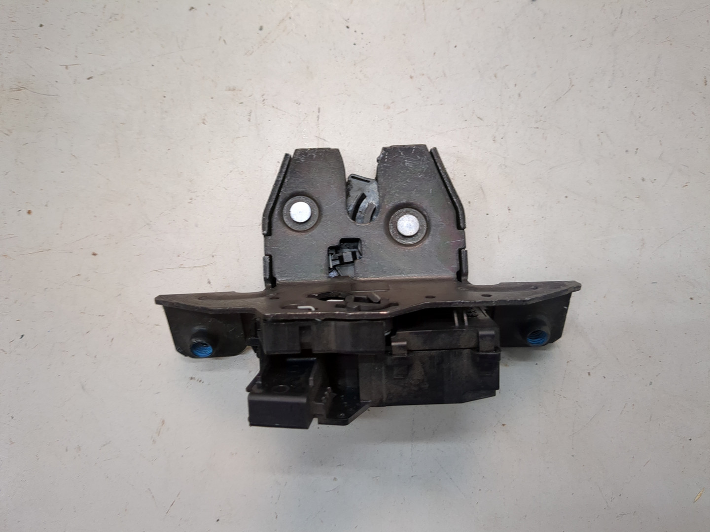 Замок багажника