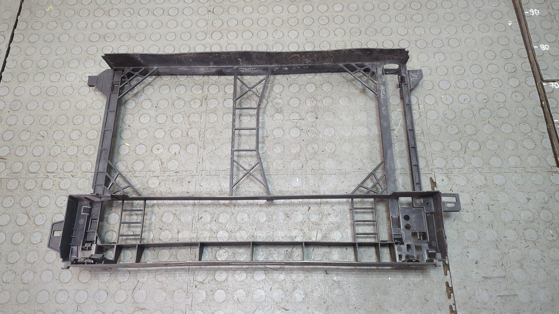 Кронштейн радиатора