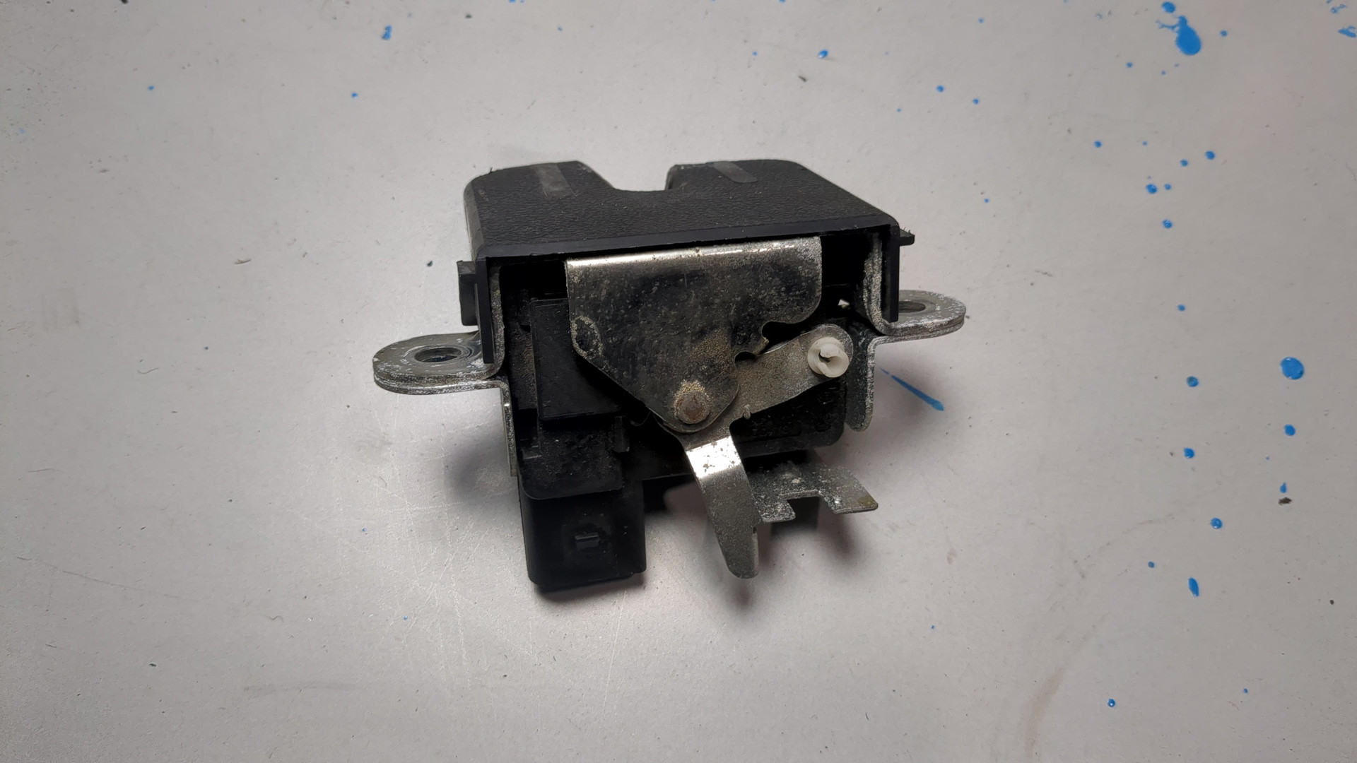 Замок багажника