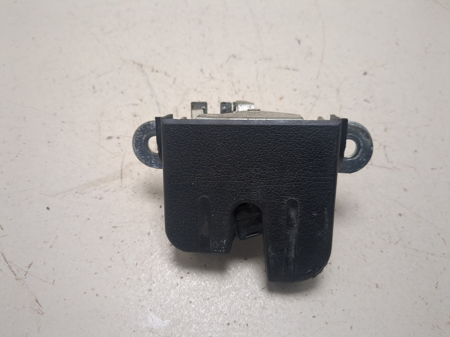 Замок багажника