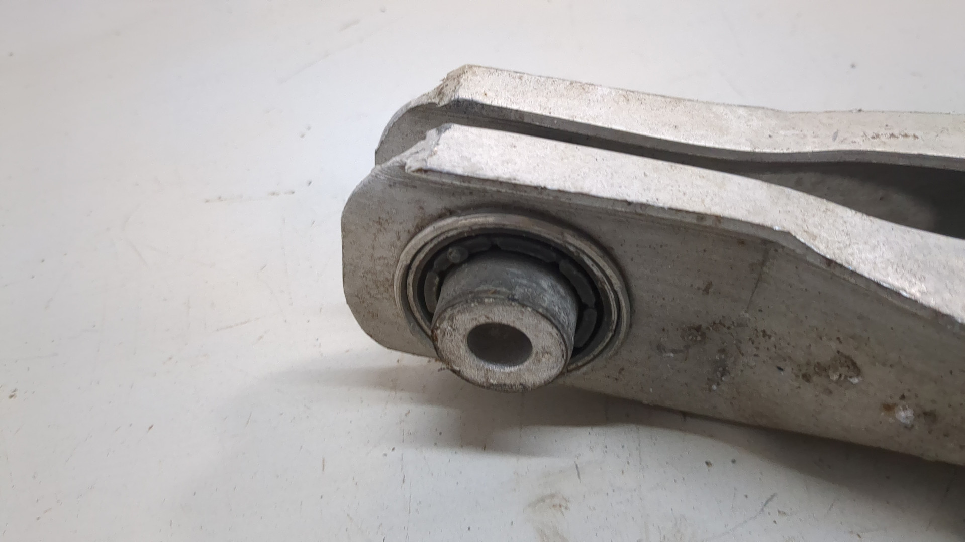 Рычаг задний