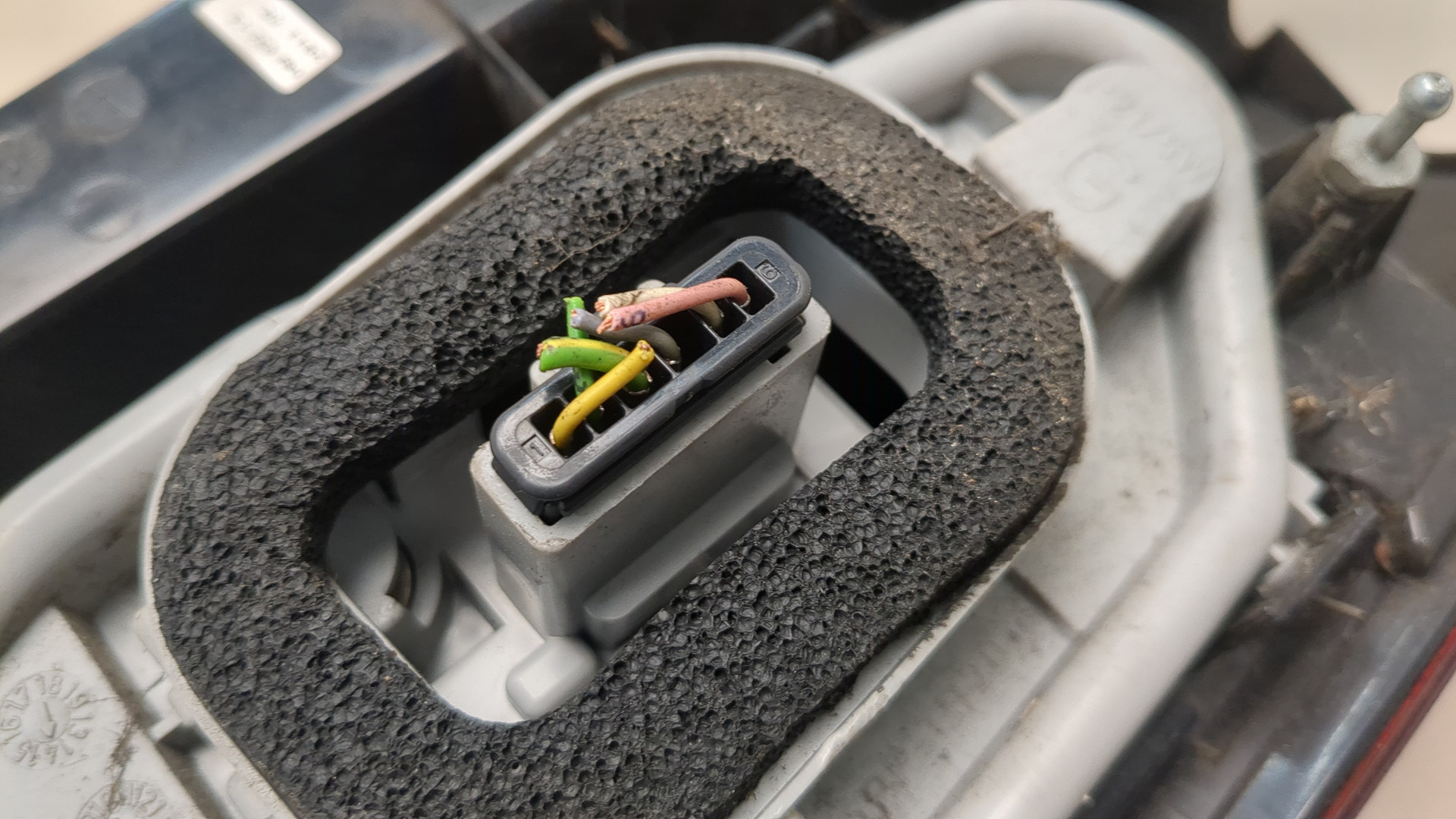 Фонарь задний левый