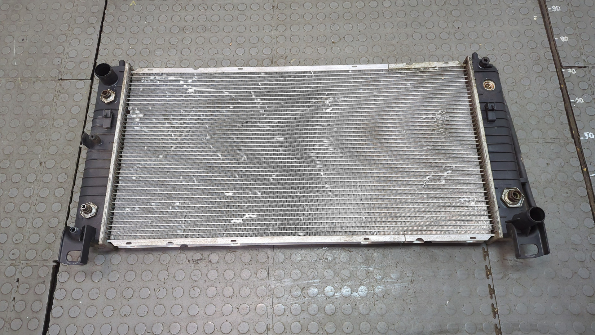 Радиатор охлаждения двигателя основной