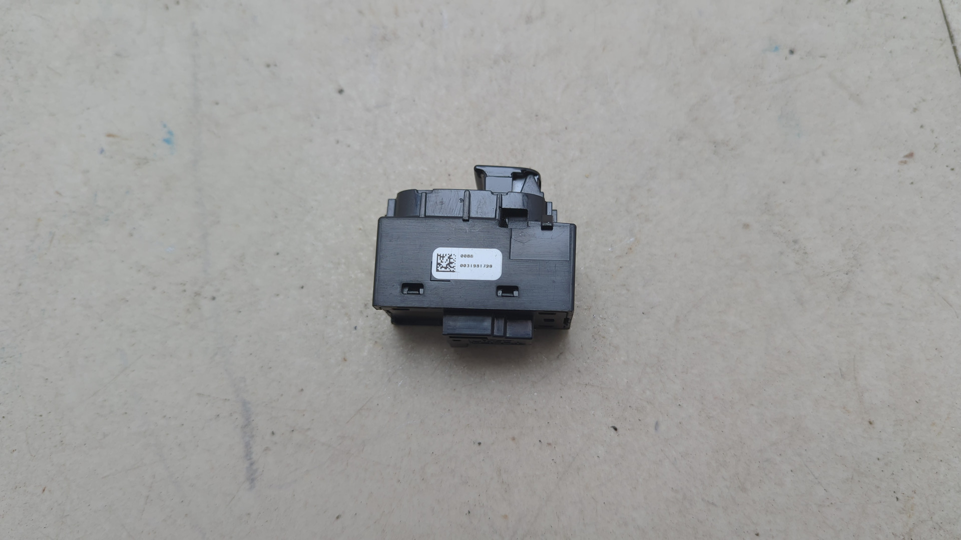 Кнопка стеклоподъемника