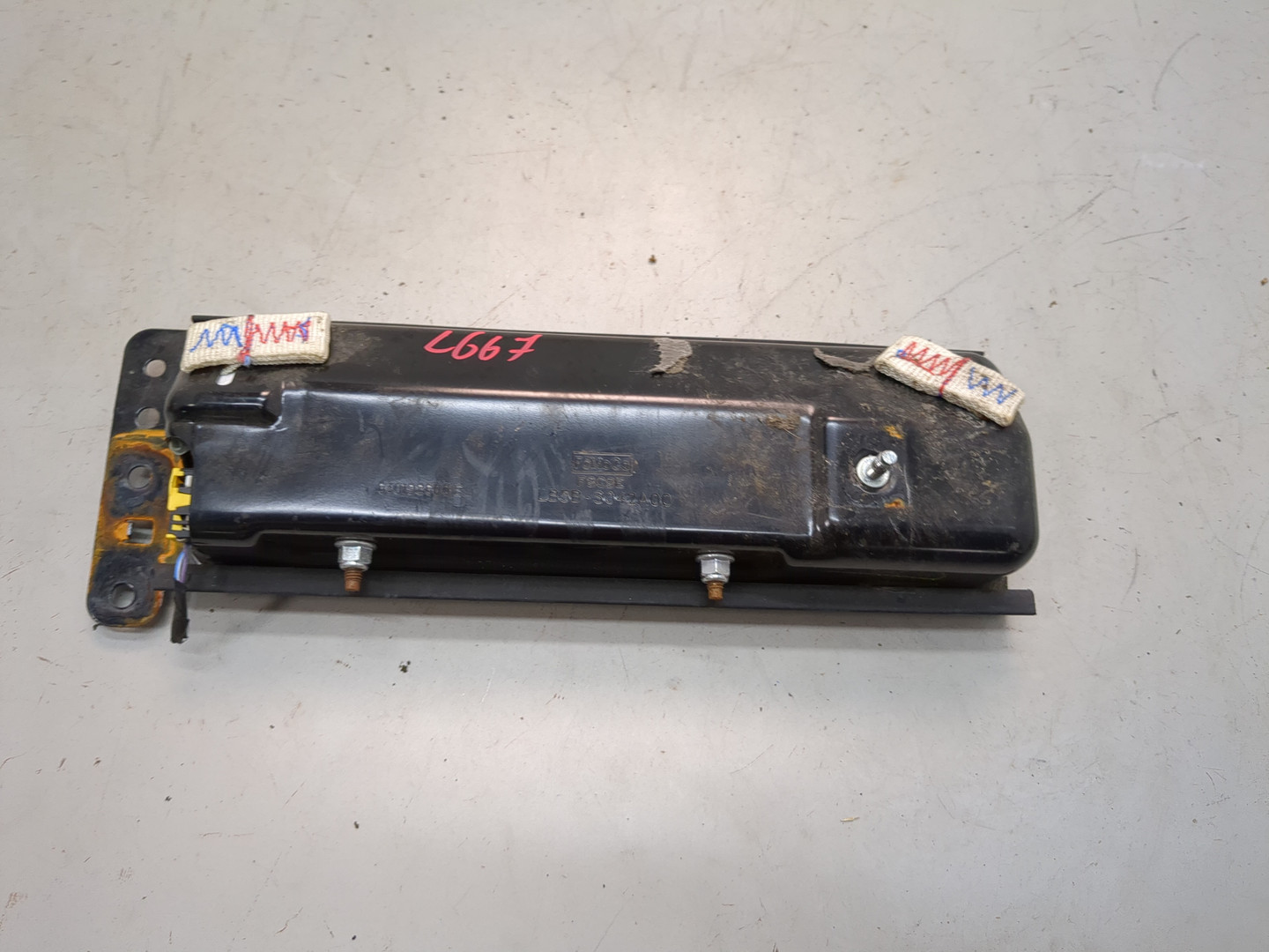 Подушка безопасности нижняя (для колен)