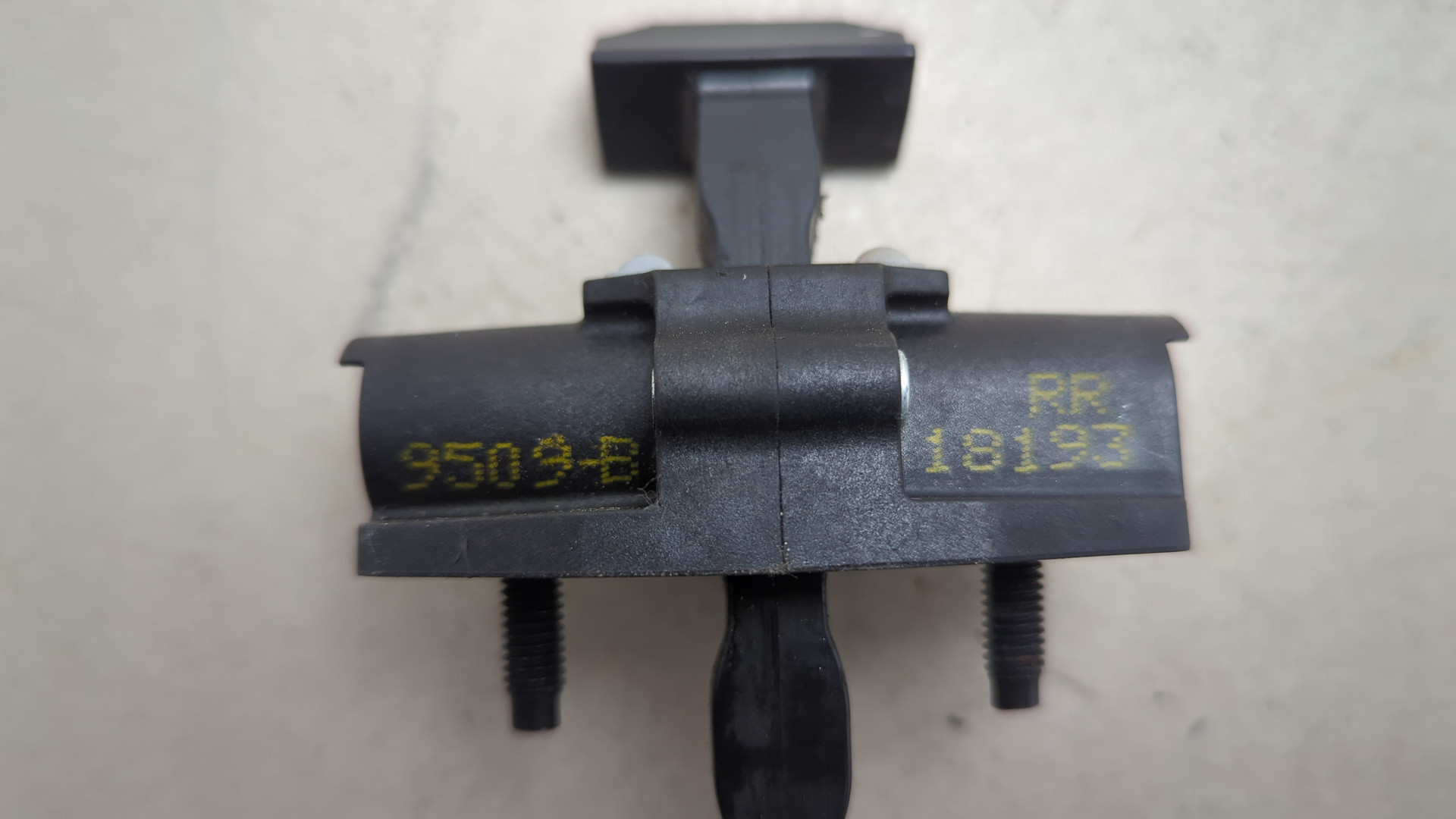 Ограничитель двери