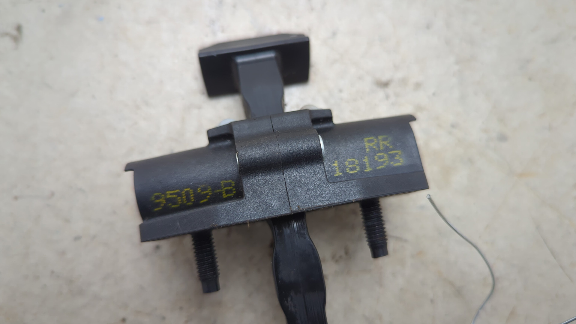 Ограничитель двери