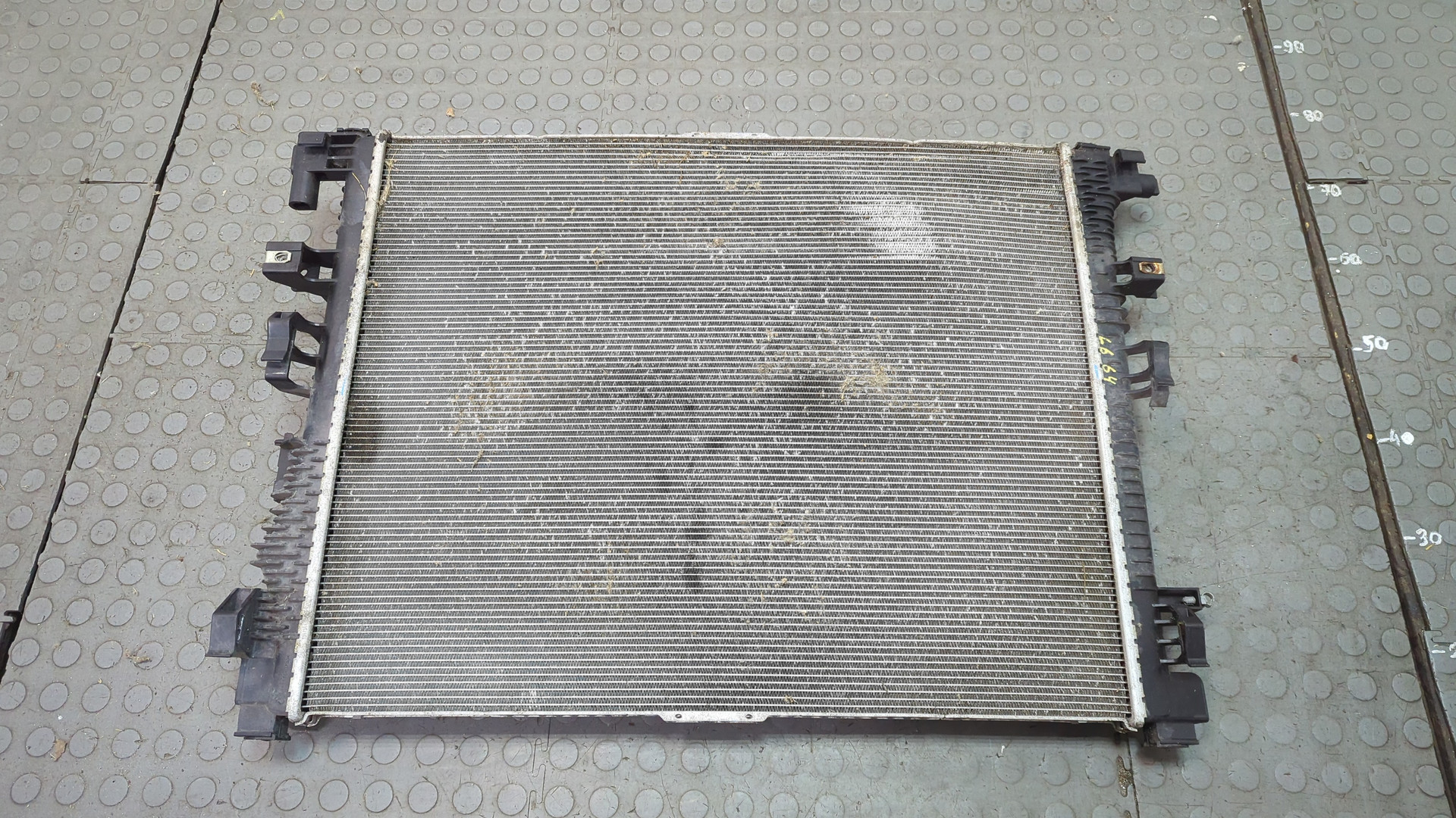 Радиатор охлаждения двигателя основной