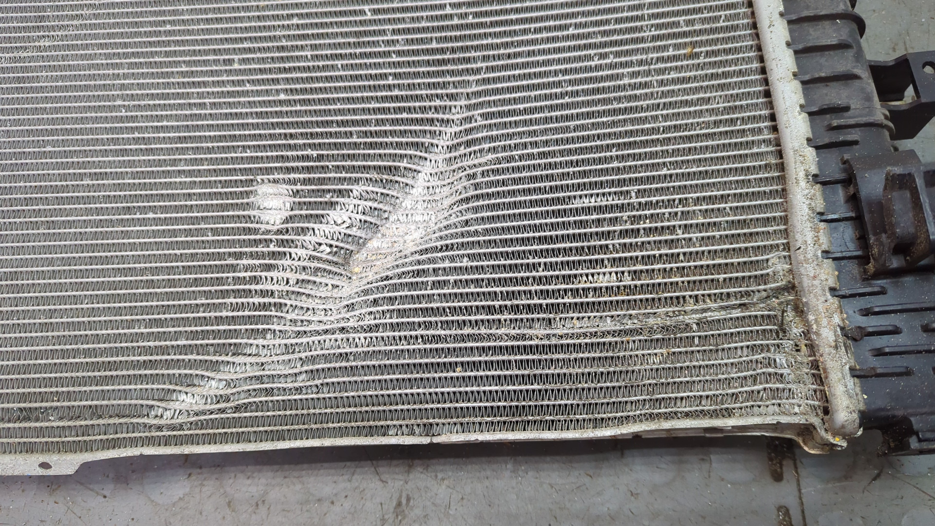 Радиатор охлаждения двигателя основной