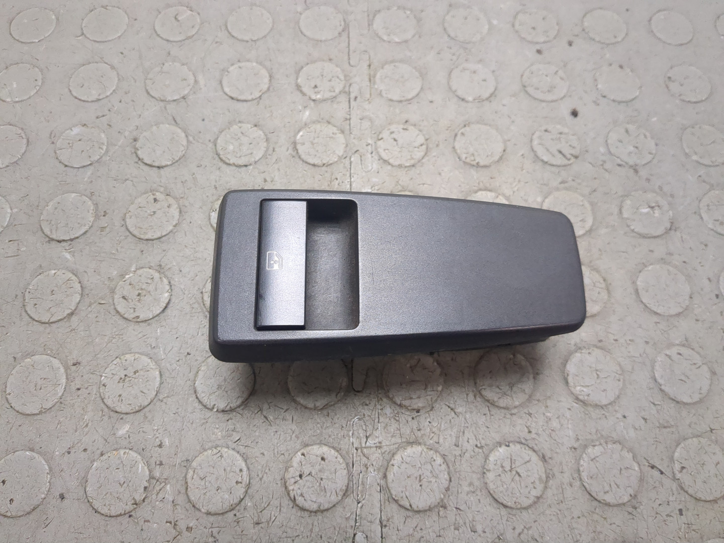 Кнопка стеклоподъемника