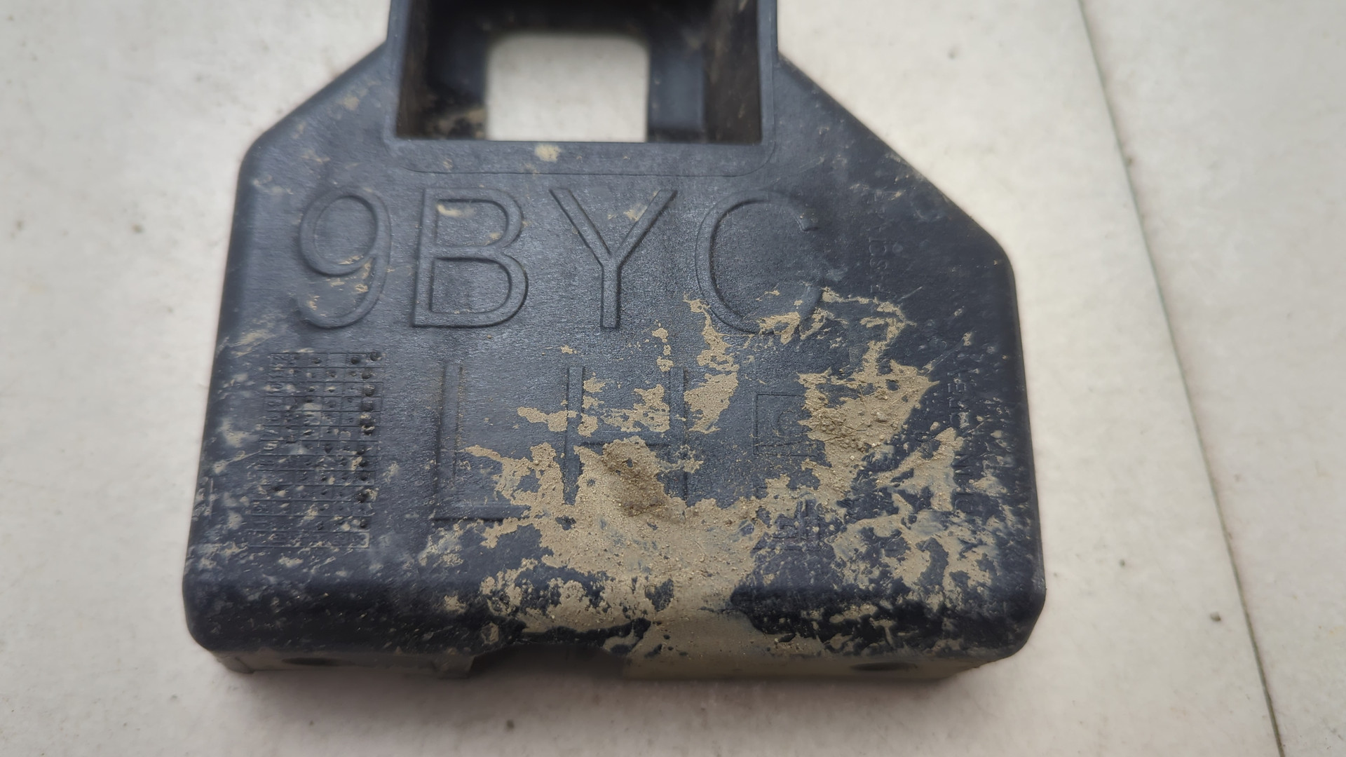 Кронштейн заднего бампера левый