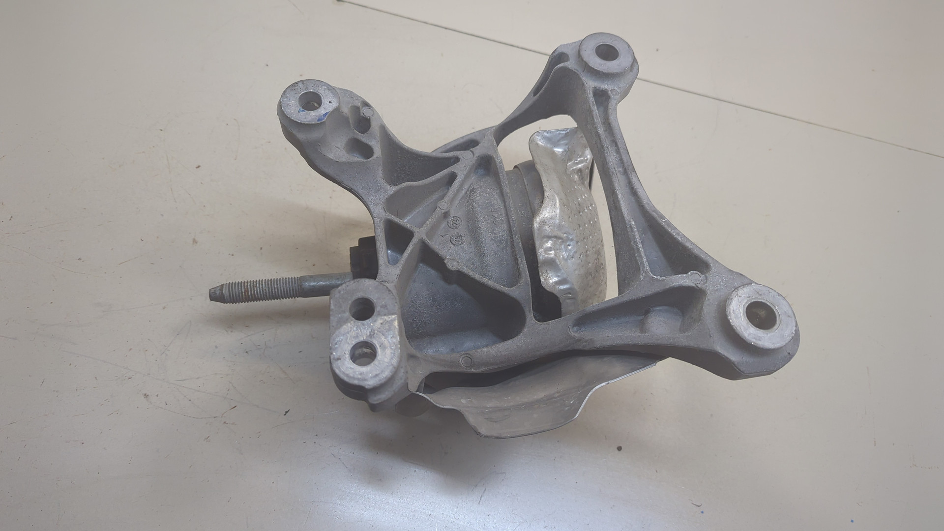 Опора двигателя