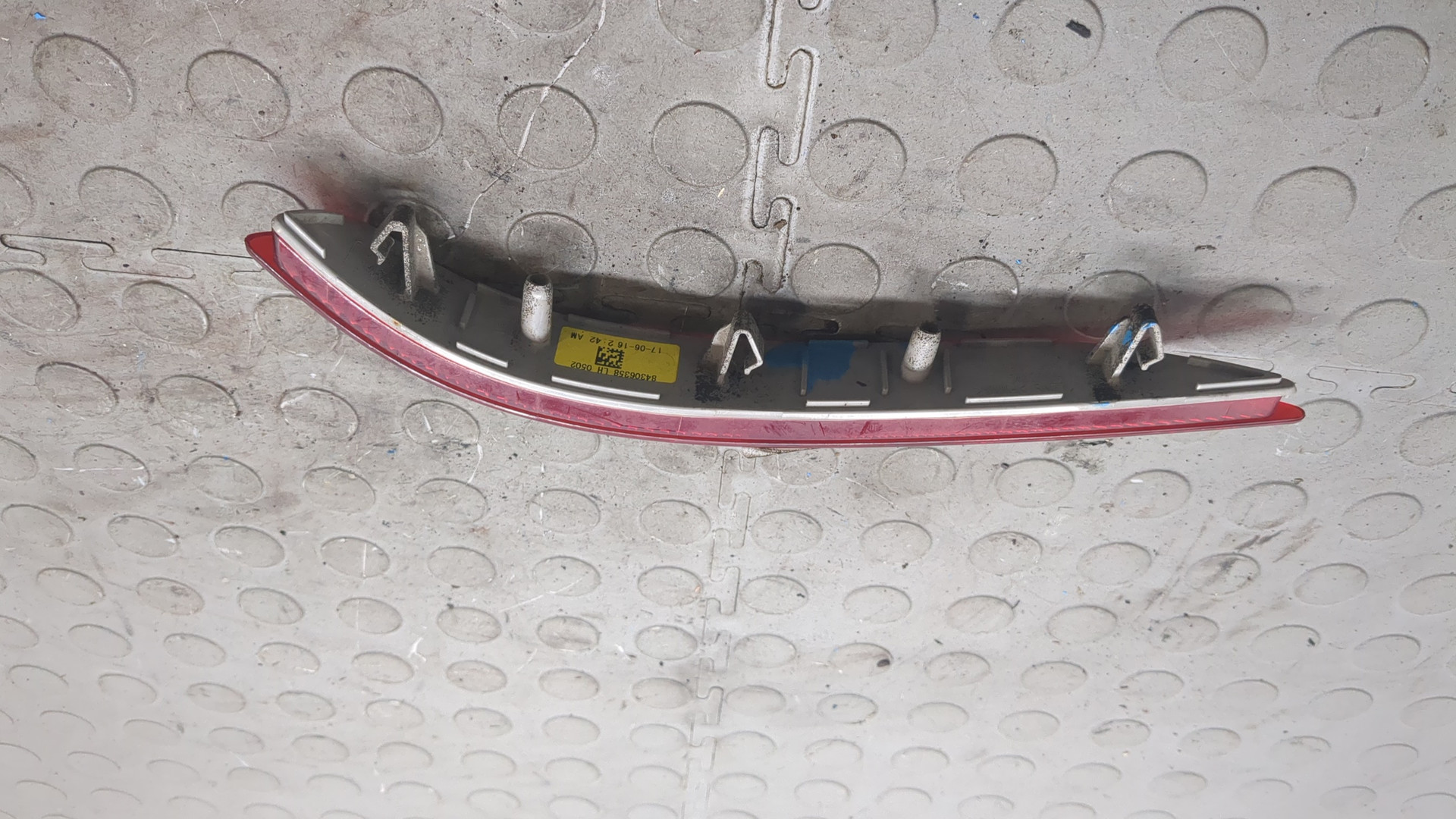 Отражатель в бампер задний левый