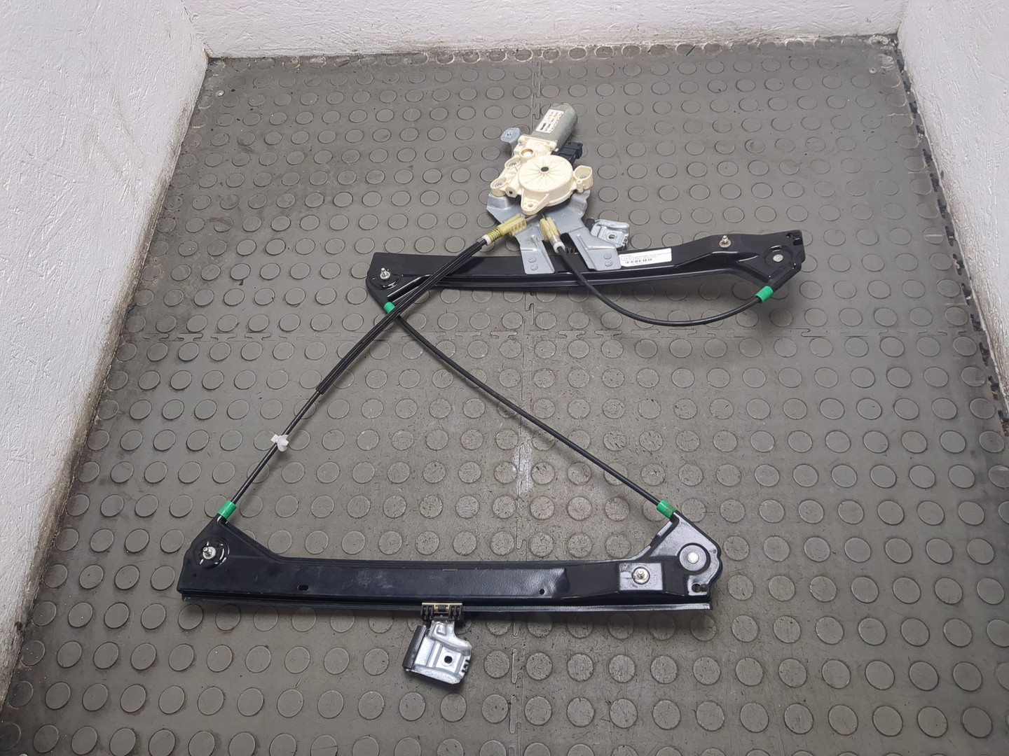 Стеклоподъемник электр. передний левый