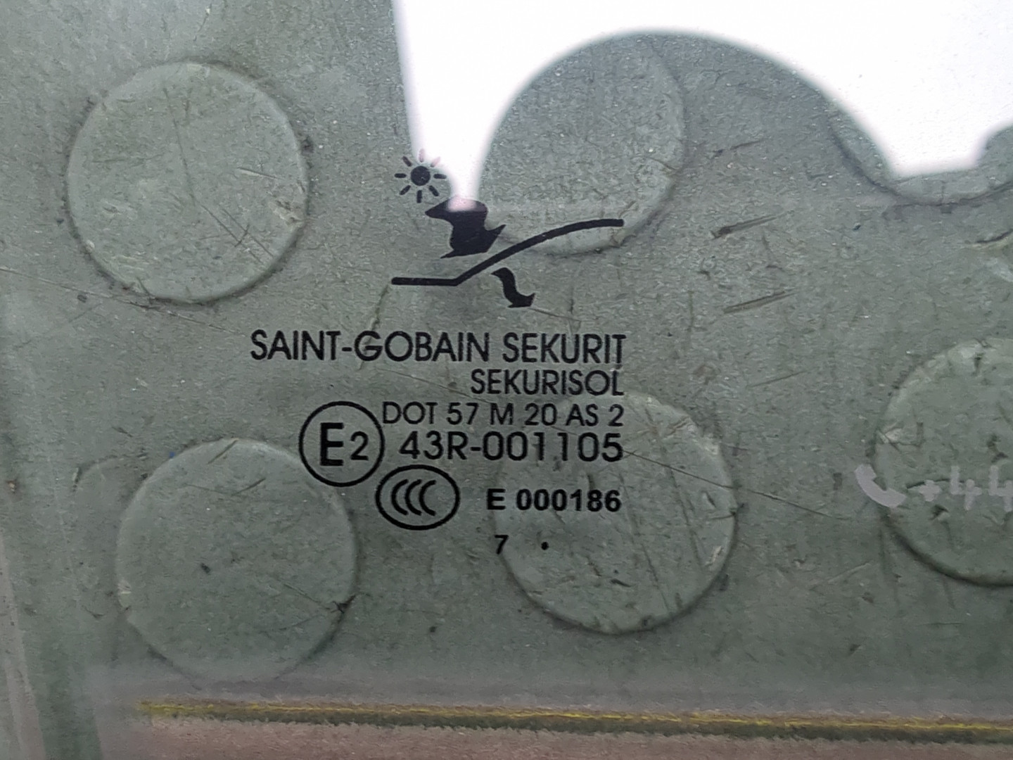 Стекло двери задней правой