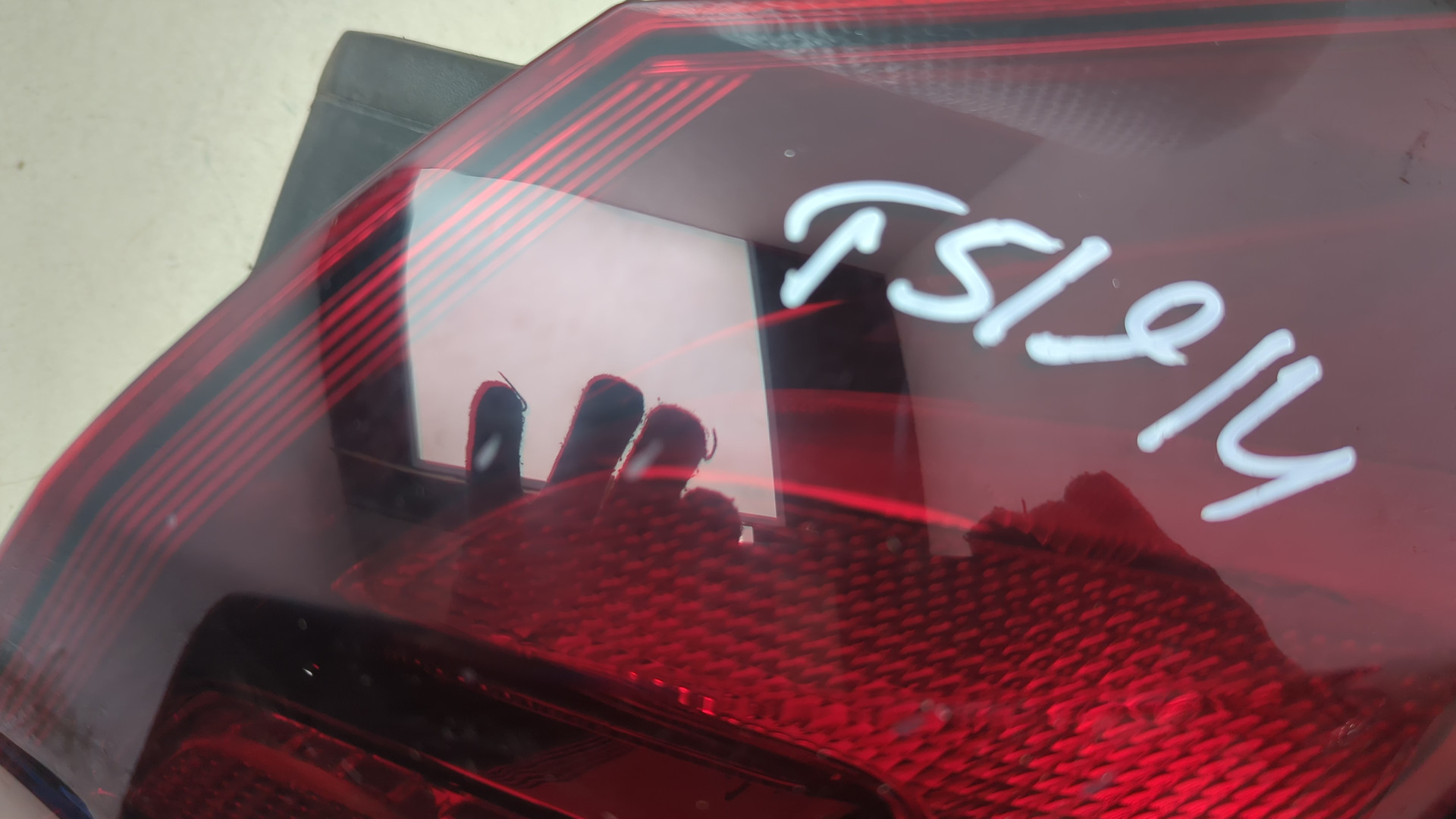 Фонарь задний правый