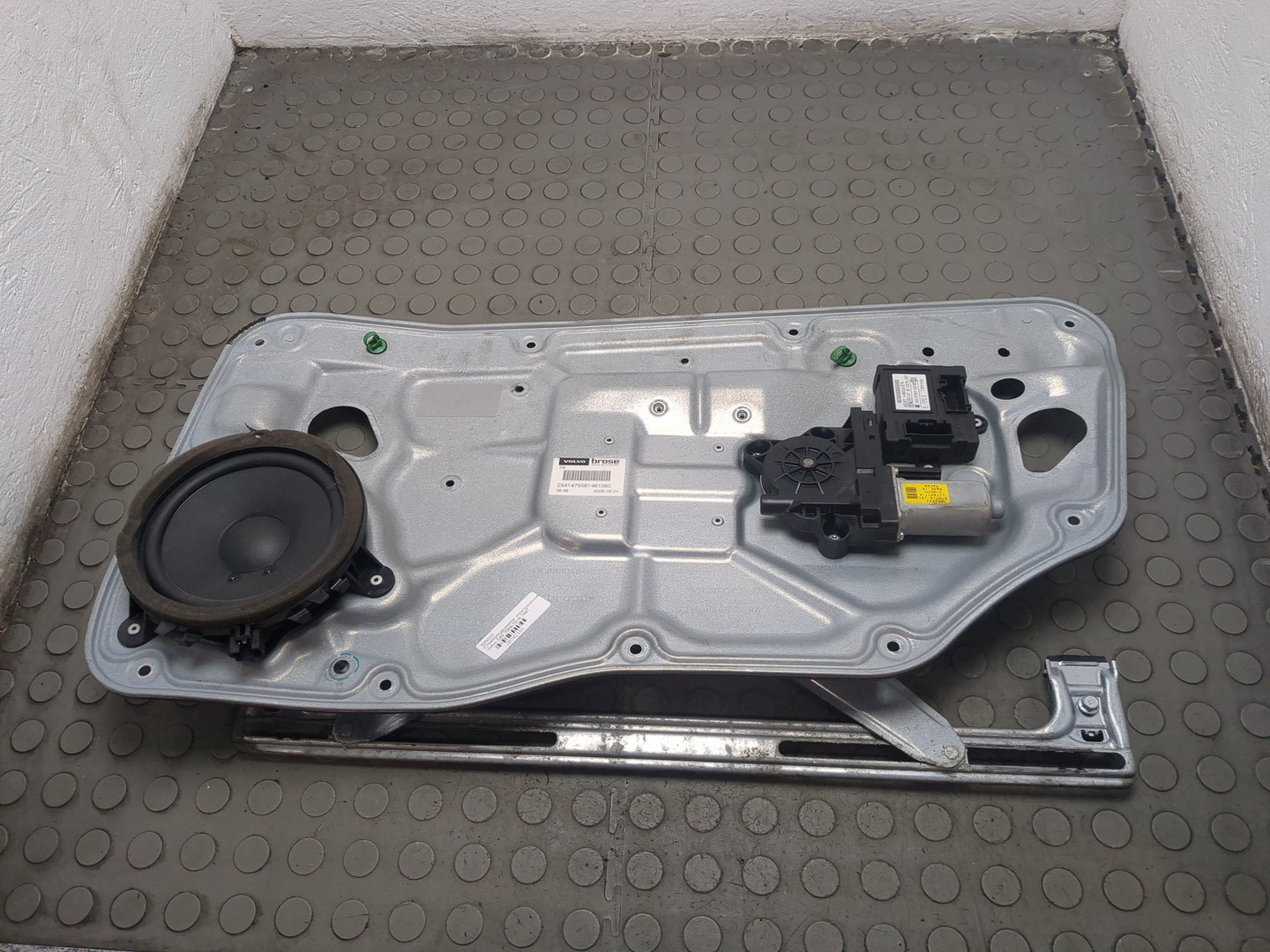 Стеклоподъемник электр. передний правый