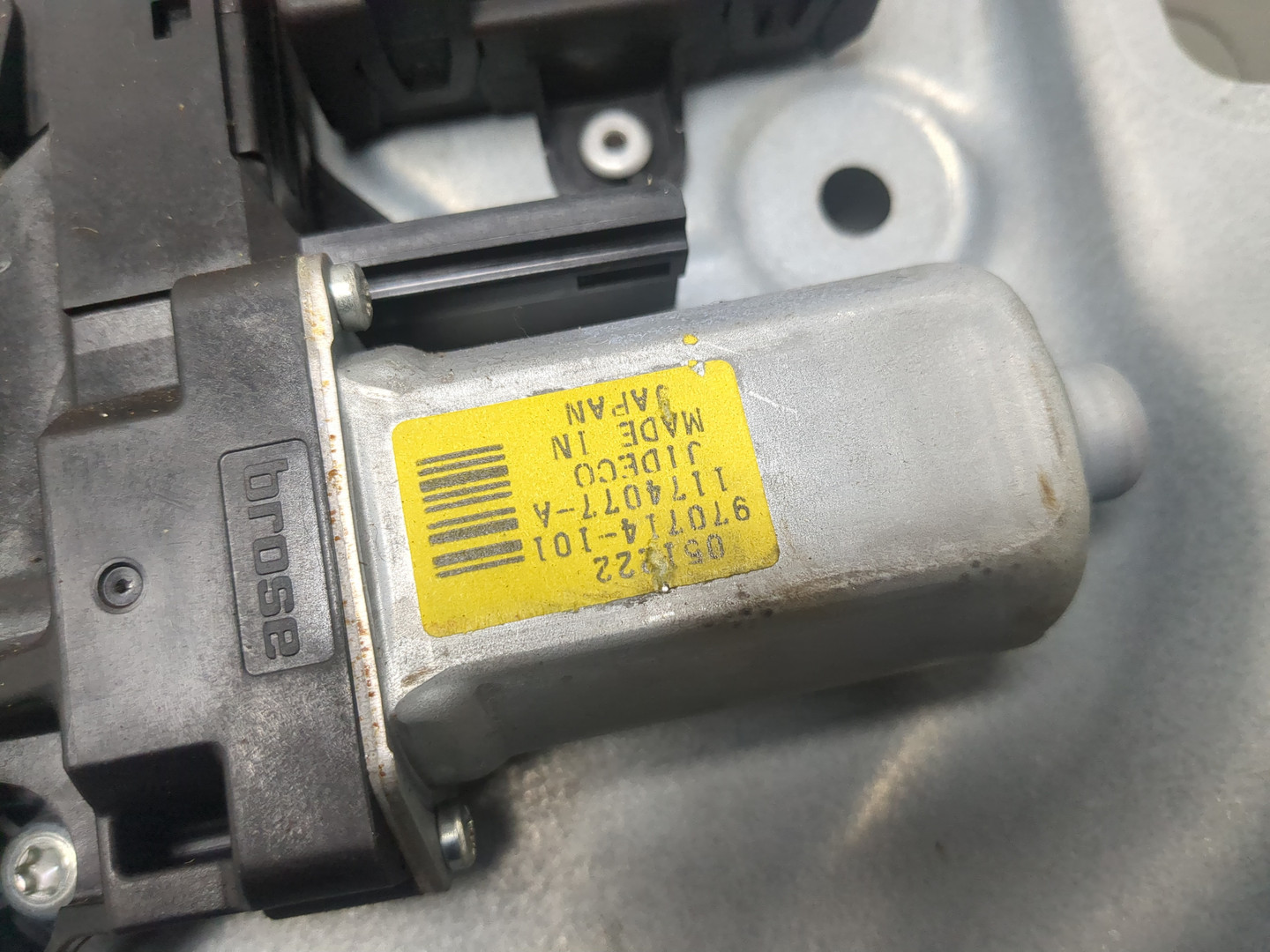 Стеклоподъемник электр. передний правый